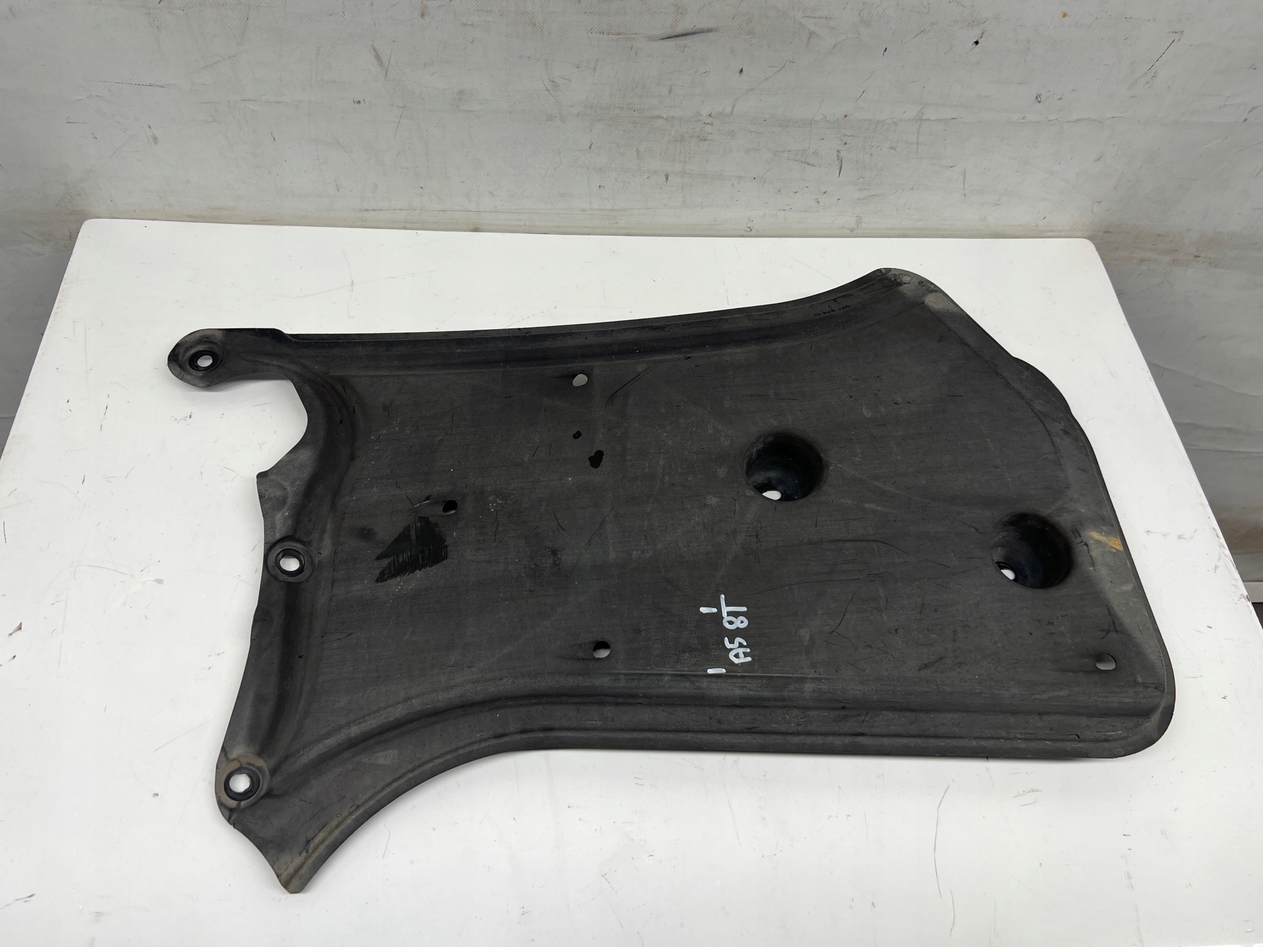 Audi A5 8T 2.0 TDI Blende Abdeckung abdeckung Unterfahrschutz 8F0825219