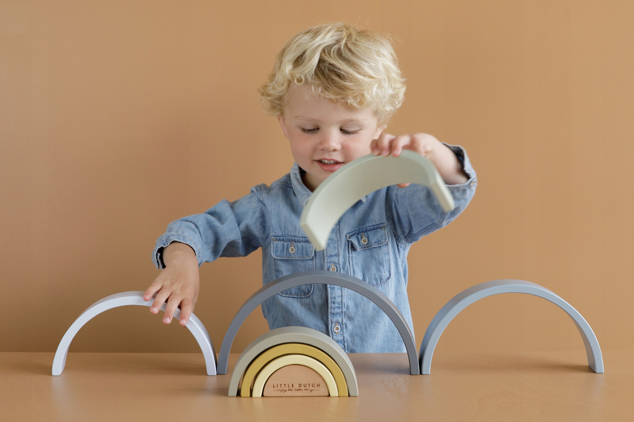 LITTLE DUTCH TĘCZA DREWNIANA DO UKŁADANIA BŁĘKIT Bohater brak