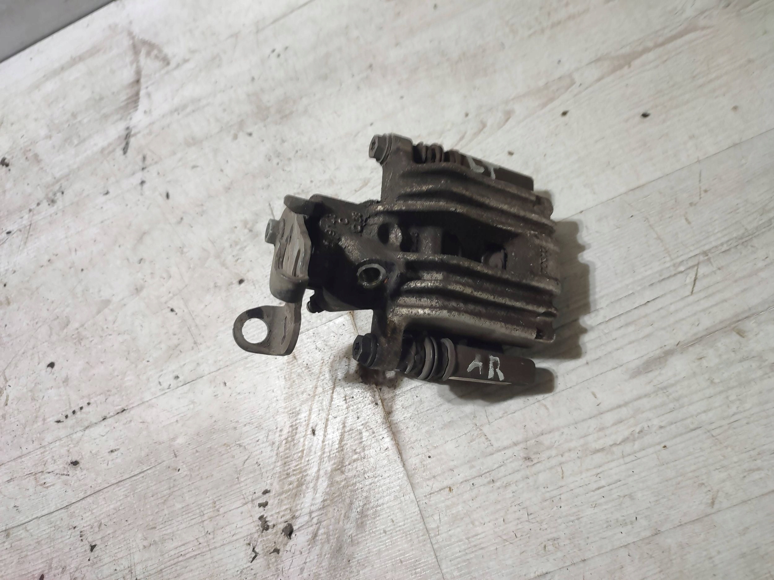 Seat Arona 2019 rear part side left rear caliper brake