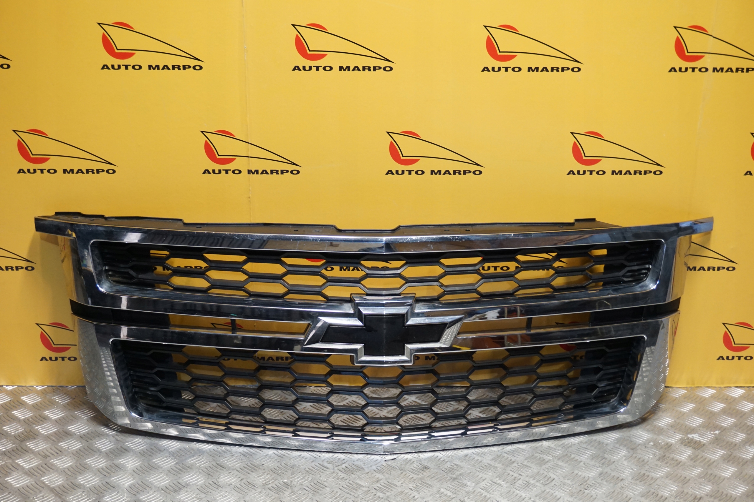 CHEVROLET SUBURBAN TAHOE 2015 - 2020 Atrapa Przód Grill Chrom 23440914 Numer katalogowy części 23440914