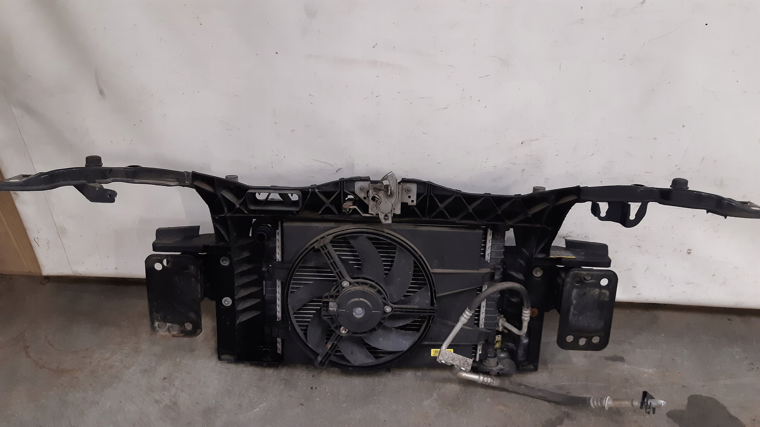 support panel for radiators pillar iron 4S6H16E146AC Ford Fiesta MK6 LIFT