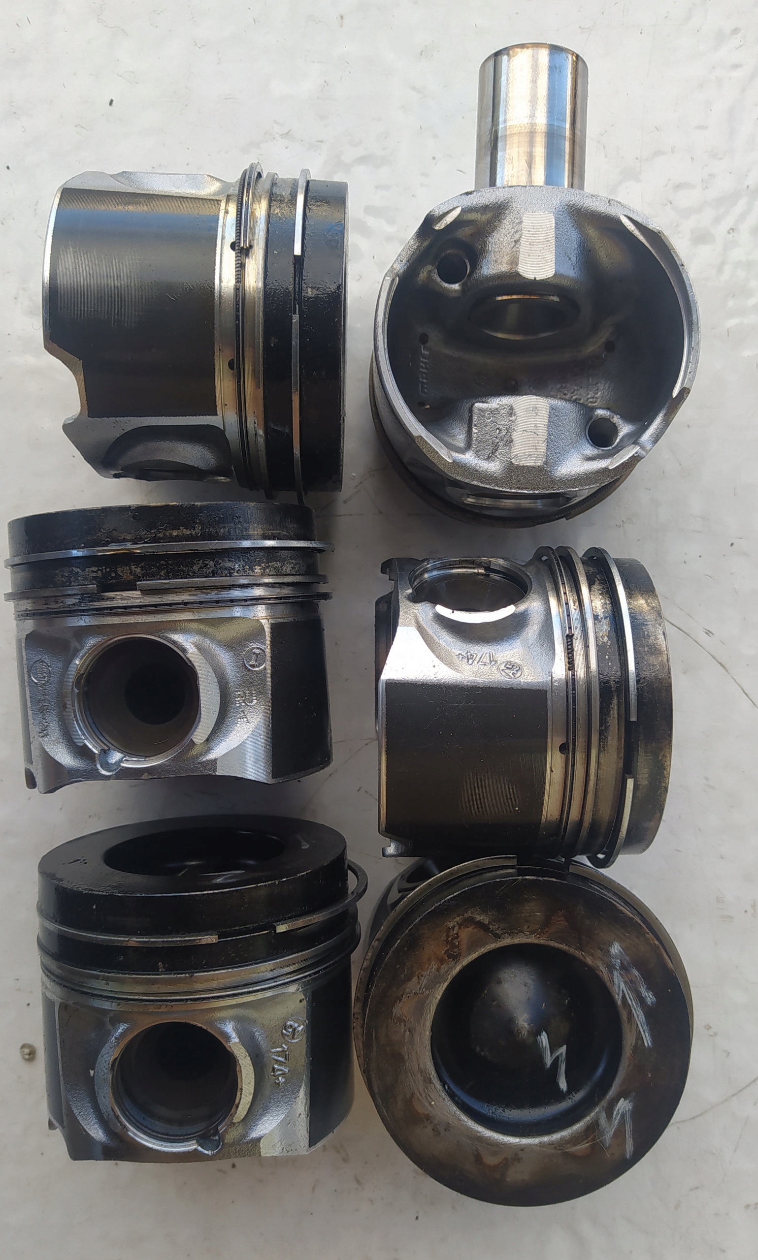 Поршень AUDI A8 Q5 VW TOUAREG 3.0 TDI CTB CVV 83L120