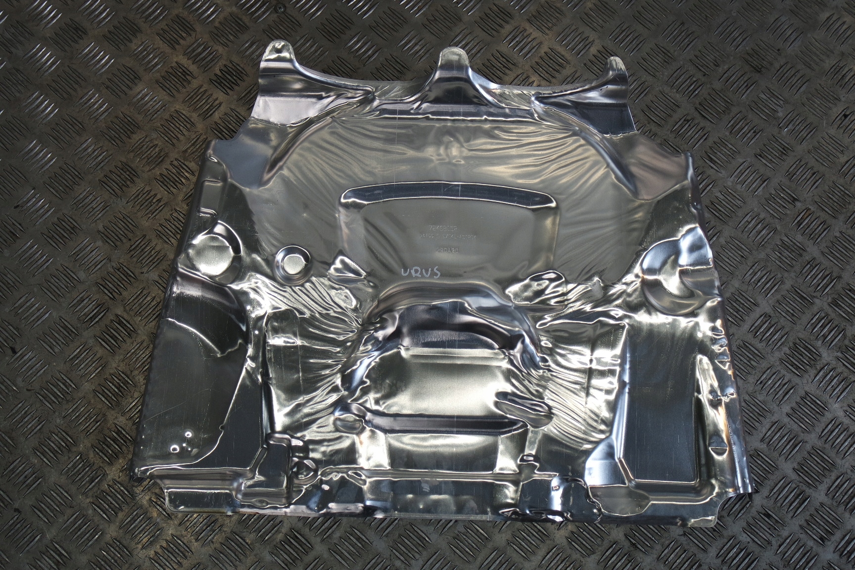 ТЕПЛОВОЙ ЩИТ TURBO LAMBORGHINI URUS