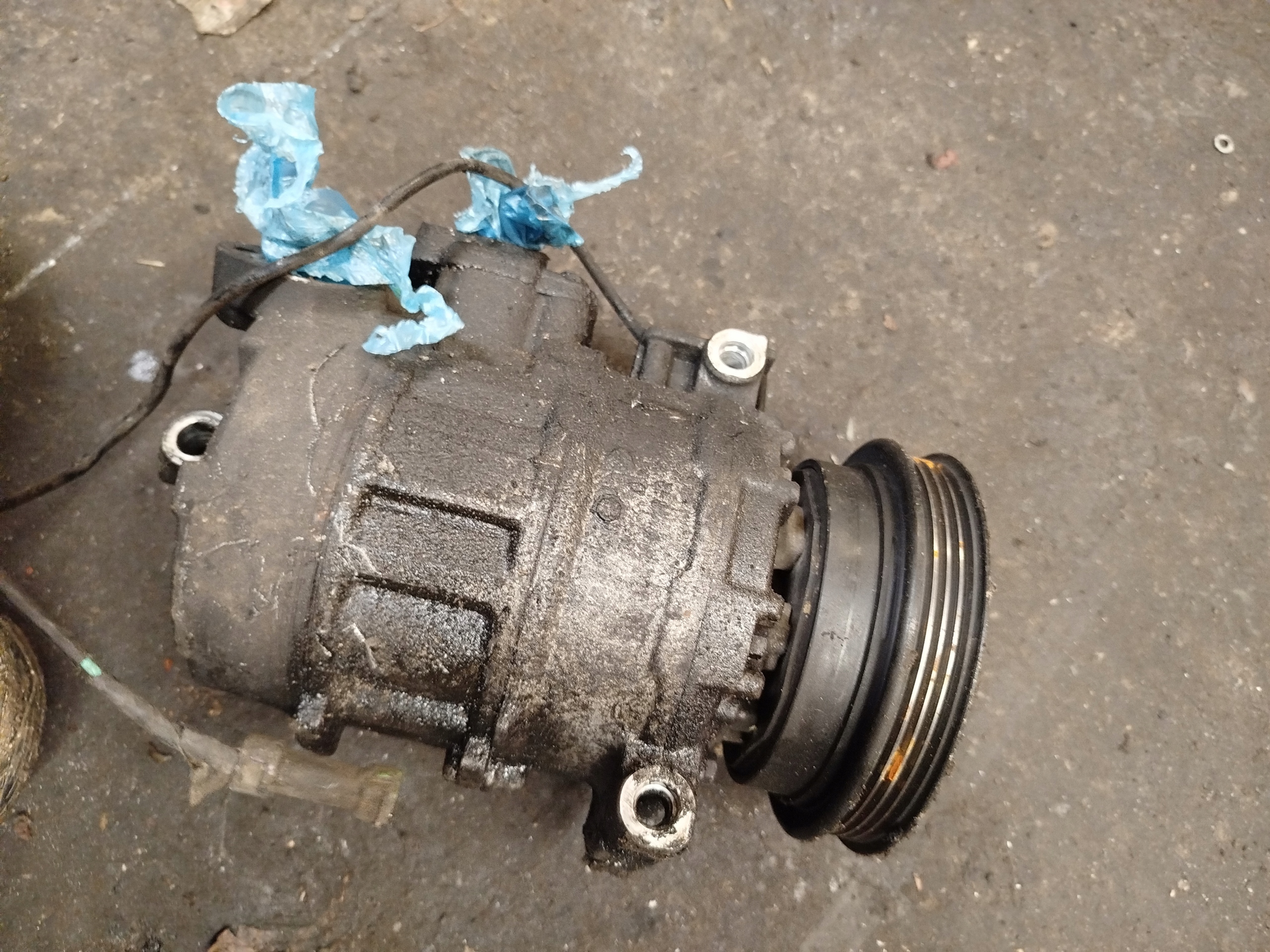 Компрессор кондиционера vw PASSAT B5 1.9 8D0260808