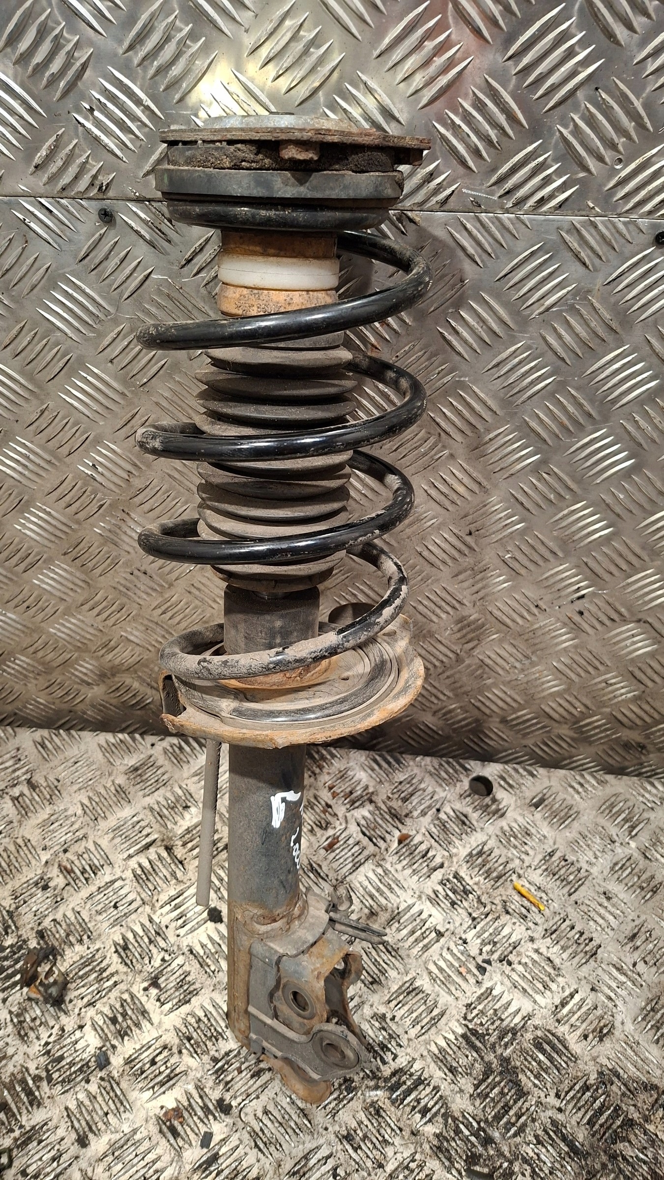 shock absorber spring left front MERCEDES W169 2.0CDI