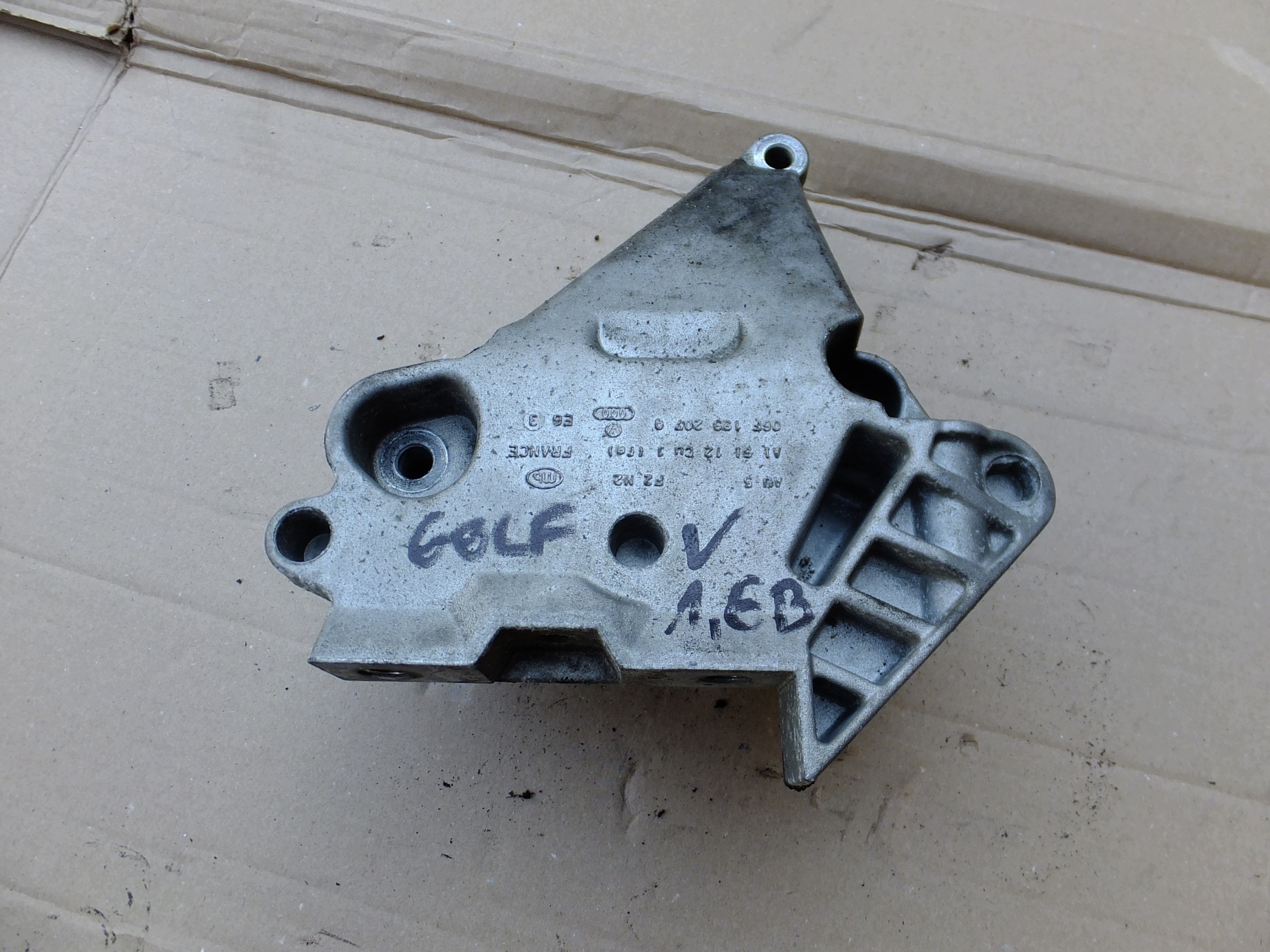 engine mount vw golf V 1,6 8v 06F199207Q