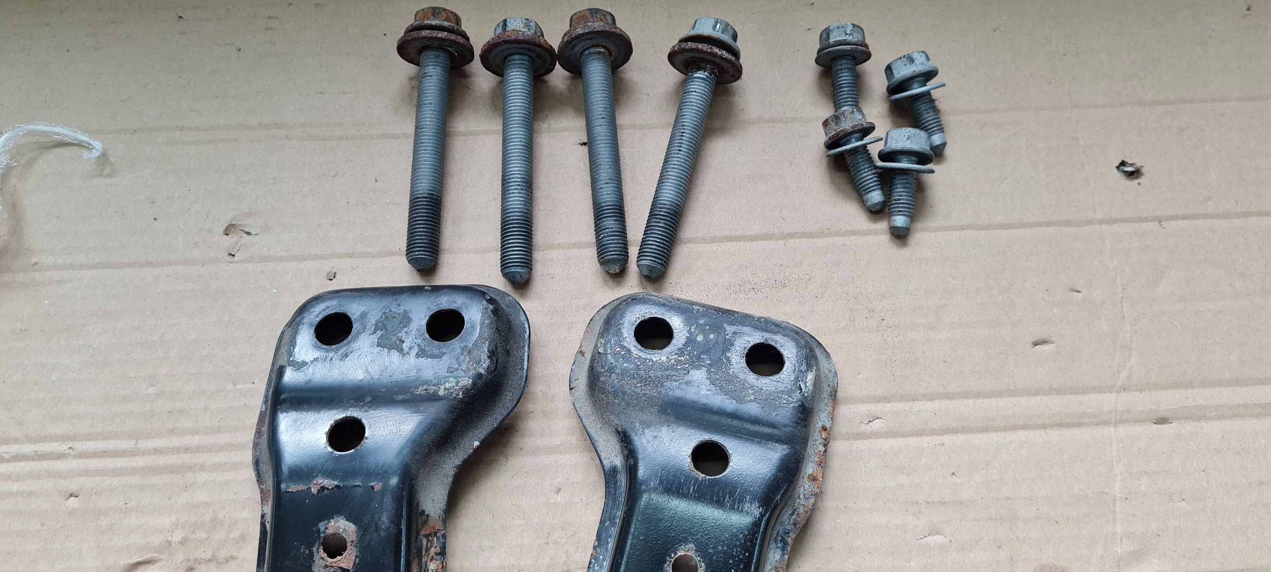 Q3 83A screws screw springing front SANEK axle beam siders KOMPLET