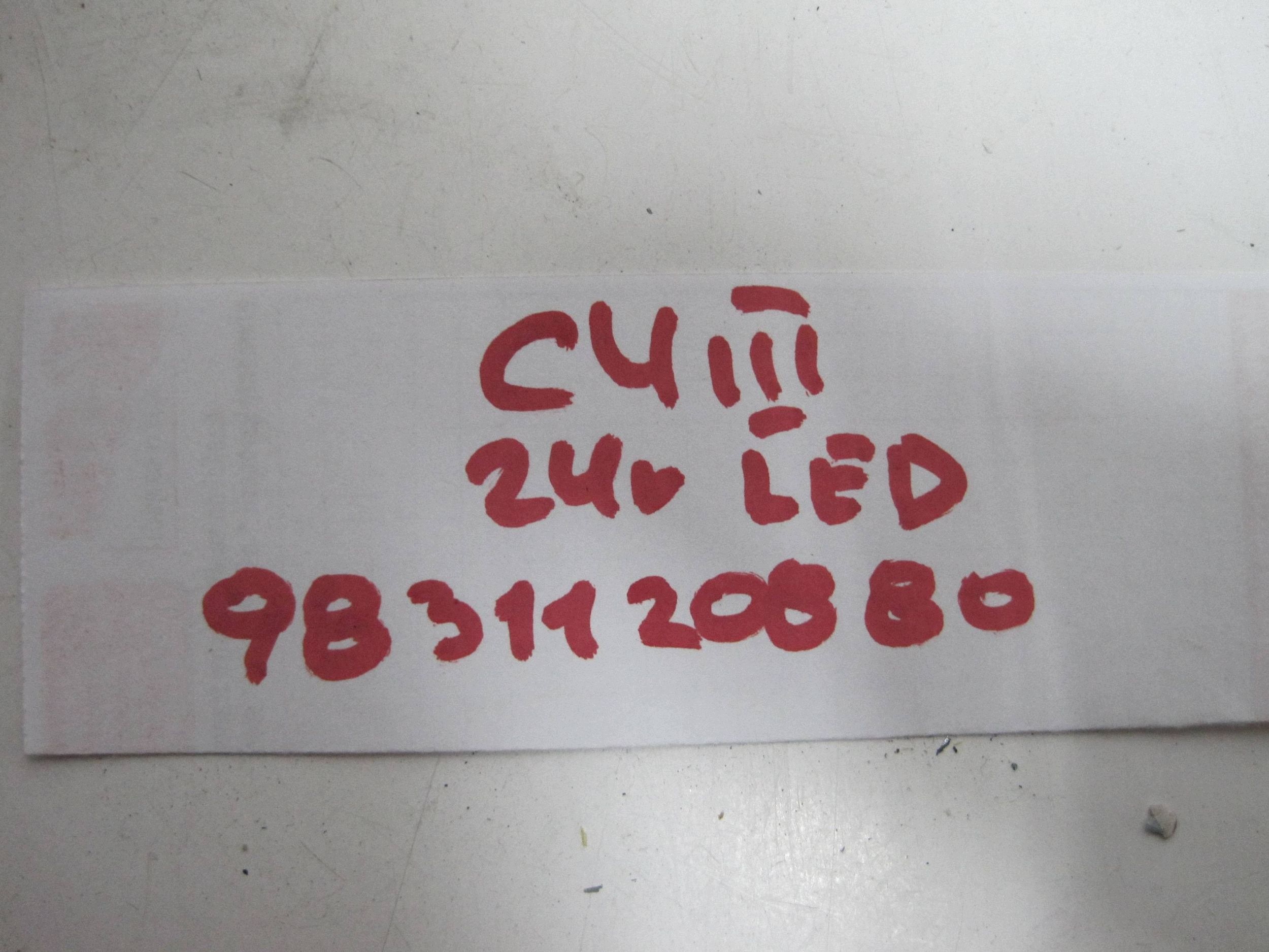 feu arrière droit prise CITROEN C4 III E-C4 9831120880