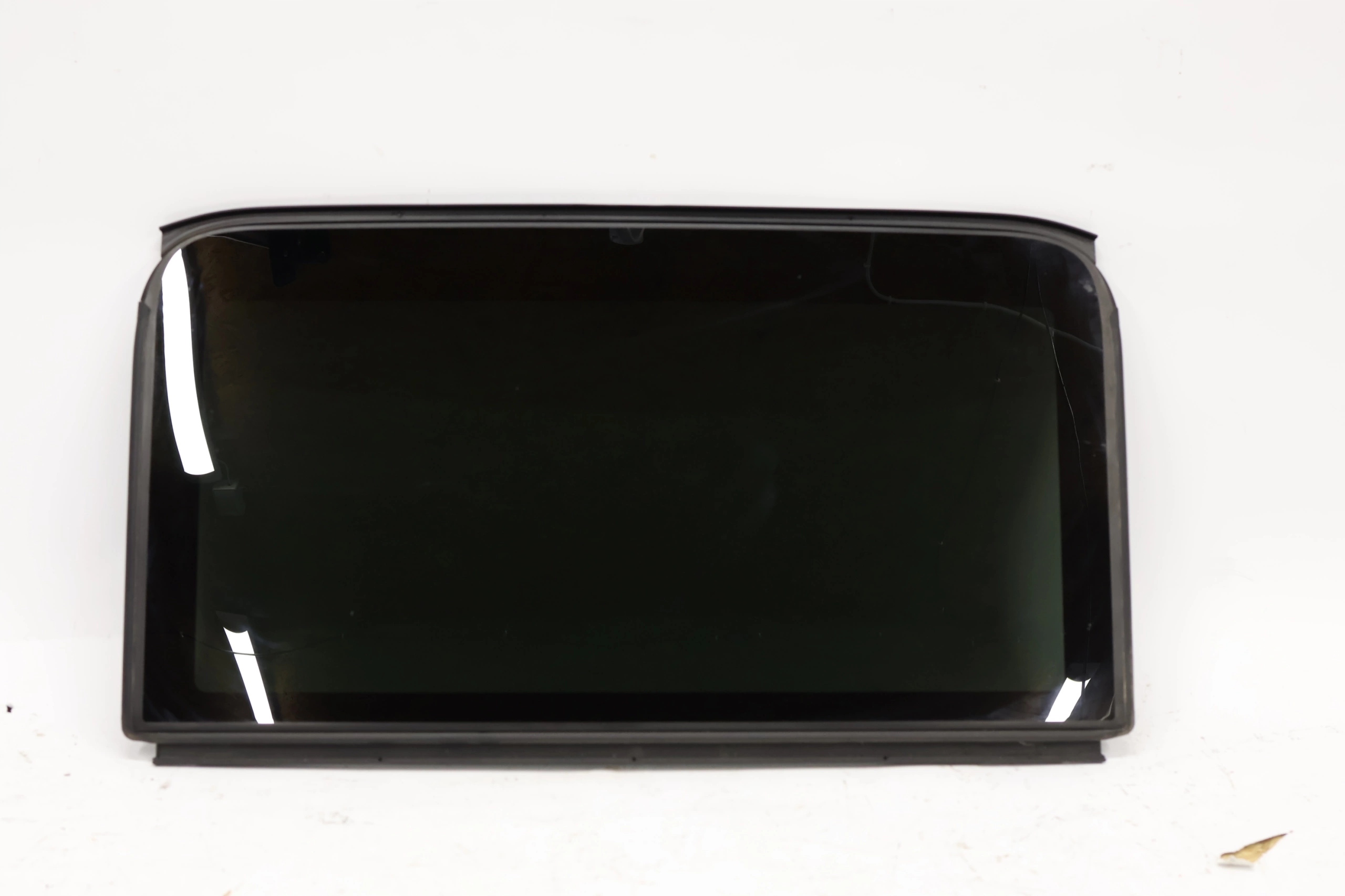 Audi Q3 скло dachuu0877072 зад.