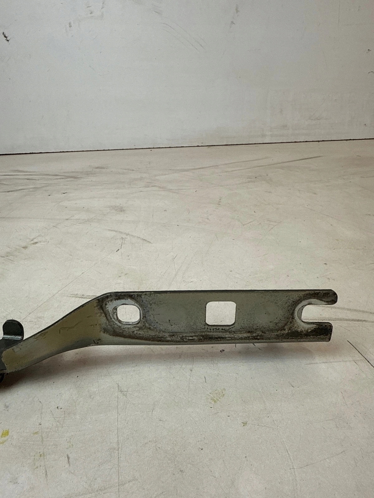 hinge bonnets front front right Volkswagen Golf V
