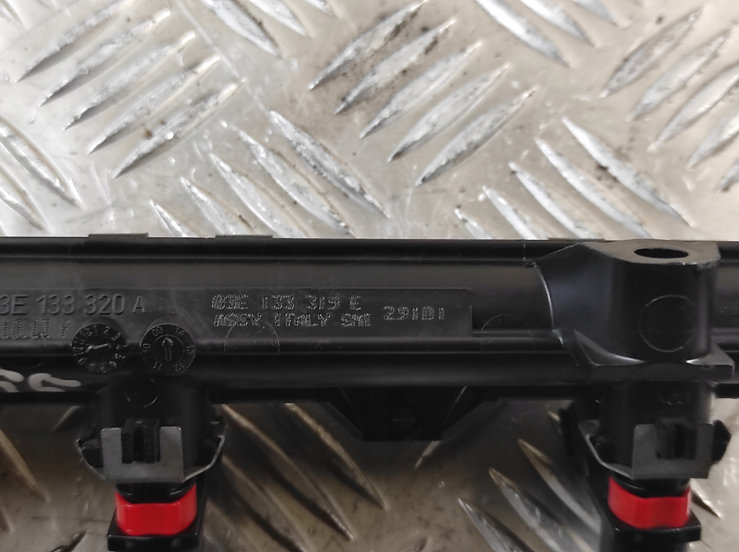 Rampe injection SEAT IBIZA IV 4 1.2 B 03E133320A