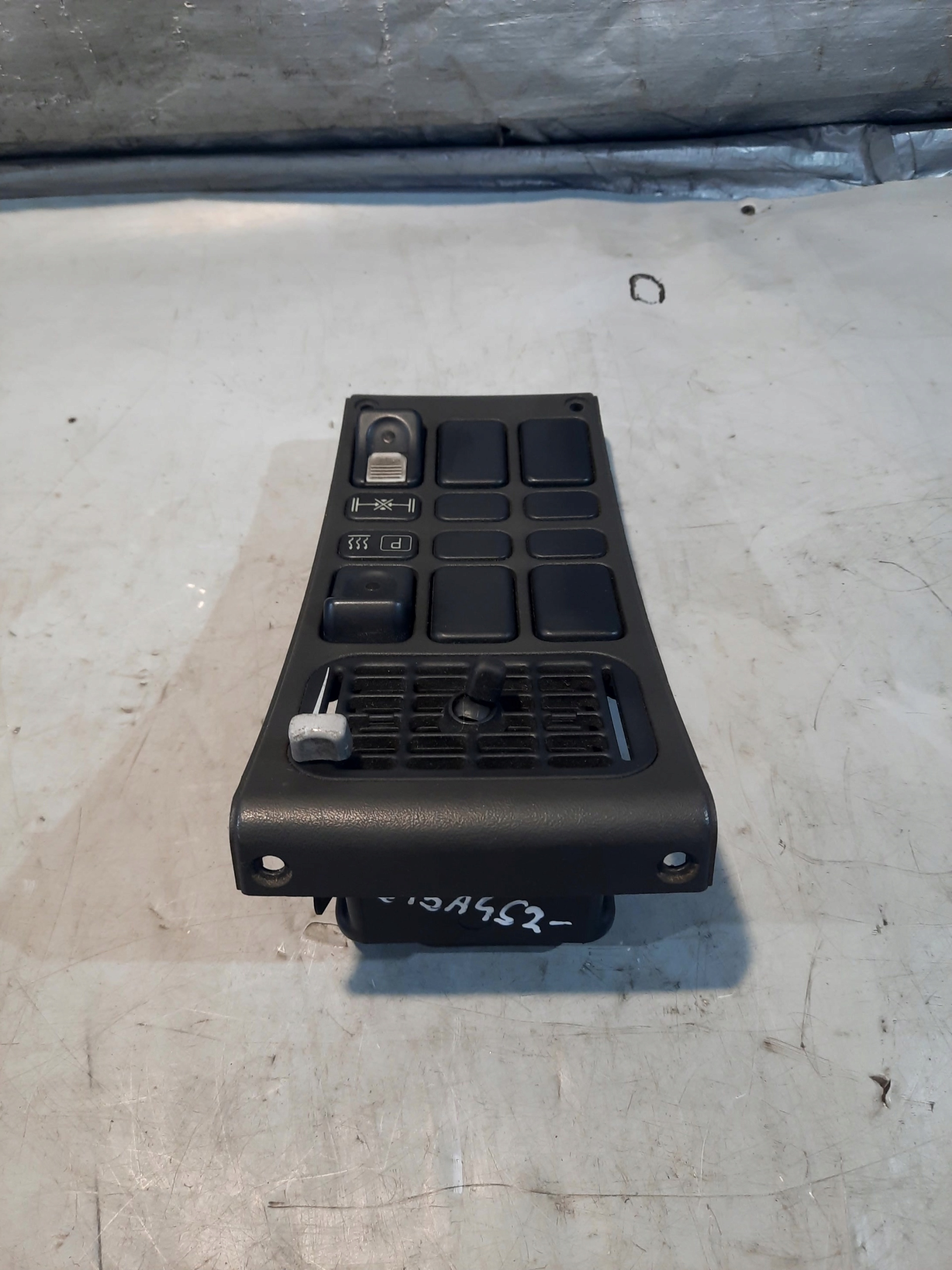 PANEL Commandes SCANIA 4 P94 BD4X2NA 2000r 1110904