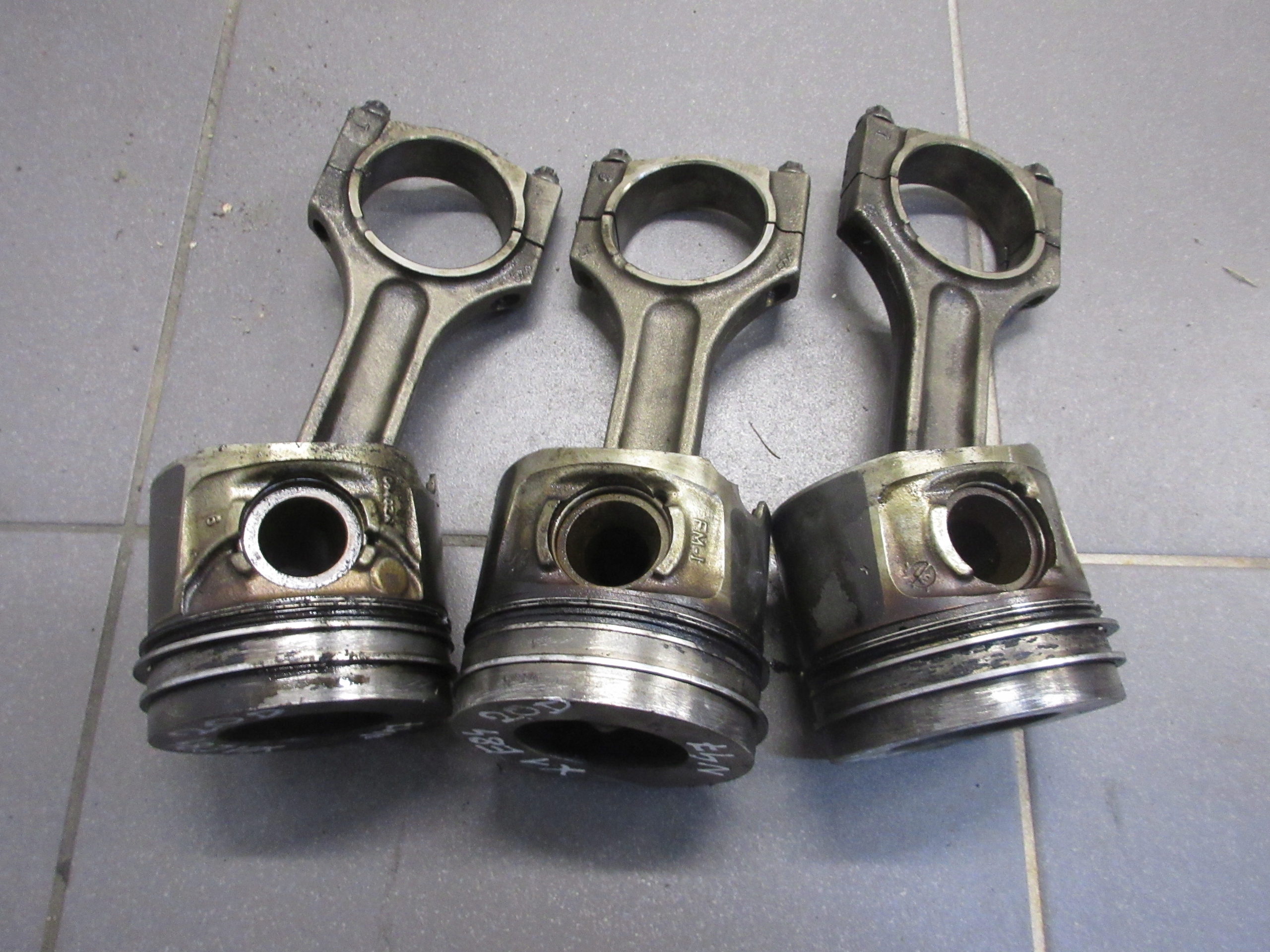 BMW X1 E84 2.0 D N47 поршень шатун