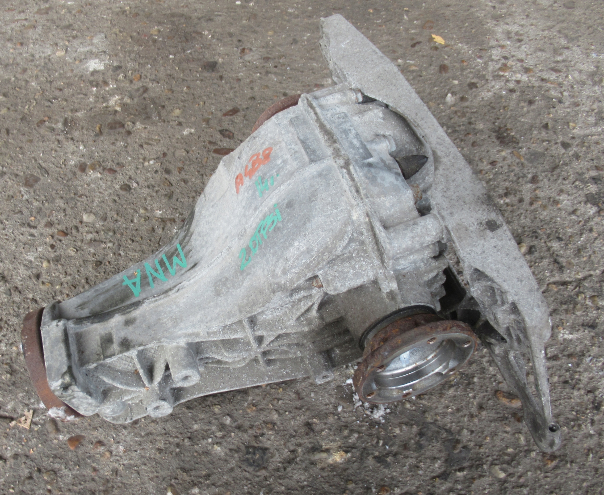 AUDI A4 B8 FL 2.0 TFSI 14R differential diff rear part MNA