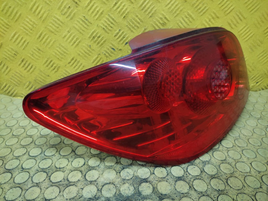 PEUGEOT 307 light left rear part 557676B