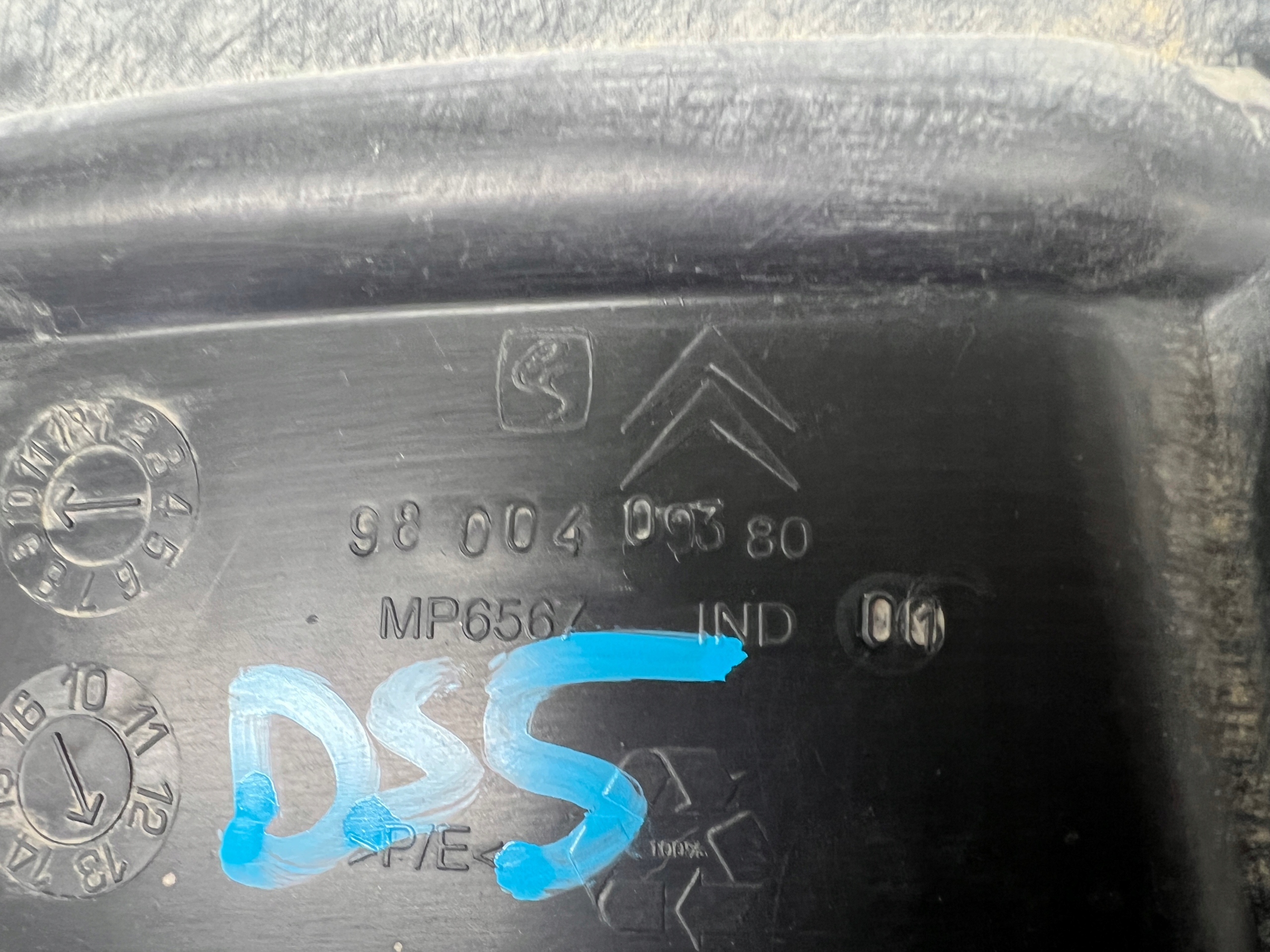 DS5 mudguard right rear part right rear. 9800409380