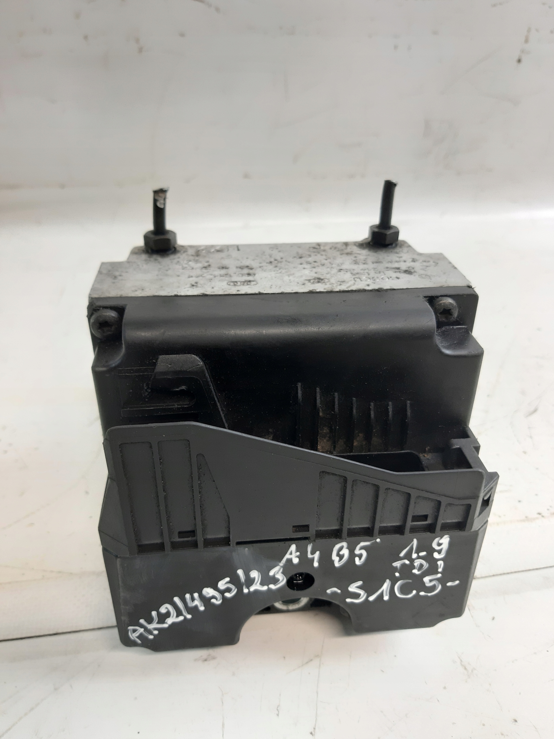 Audi A4 B5 1,9TDI насос ABS 8D0614111