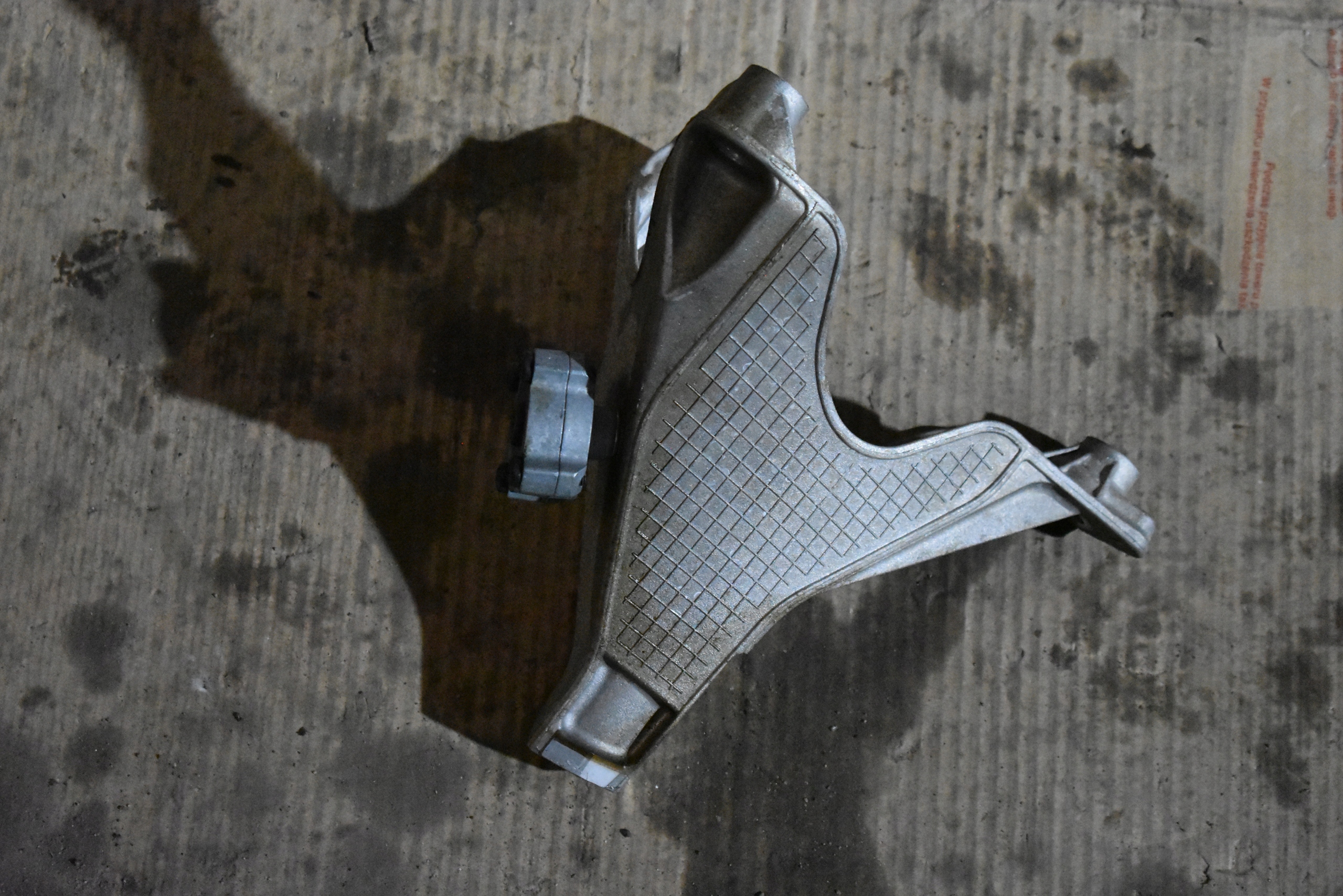 IDEALNA holder engine mount left PORSCHE PANAMERA 971 1