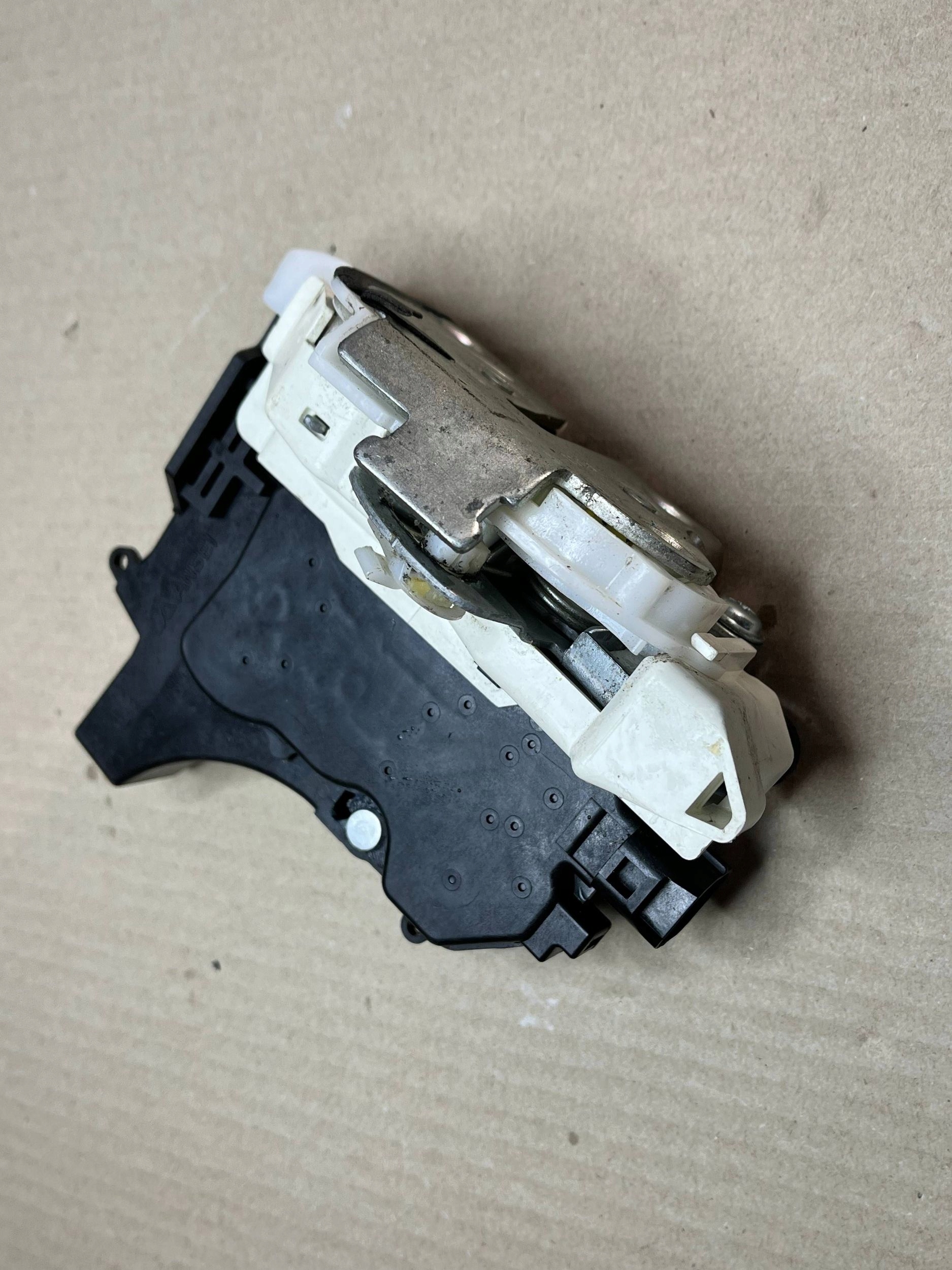 lock door coupe Mitsubishi Lancer X 5715A421