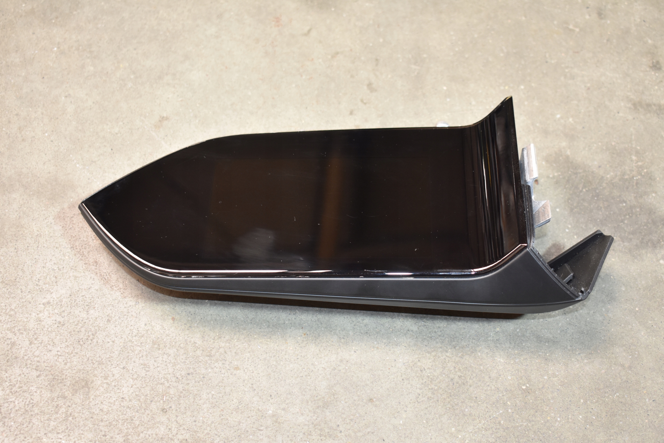 IDEALNY EKRAN control panel right rear part rear BMW G70 1
