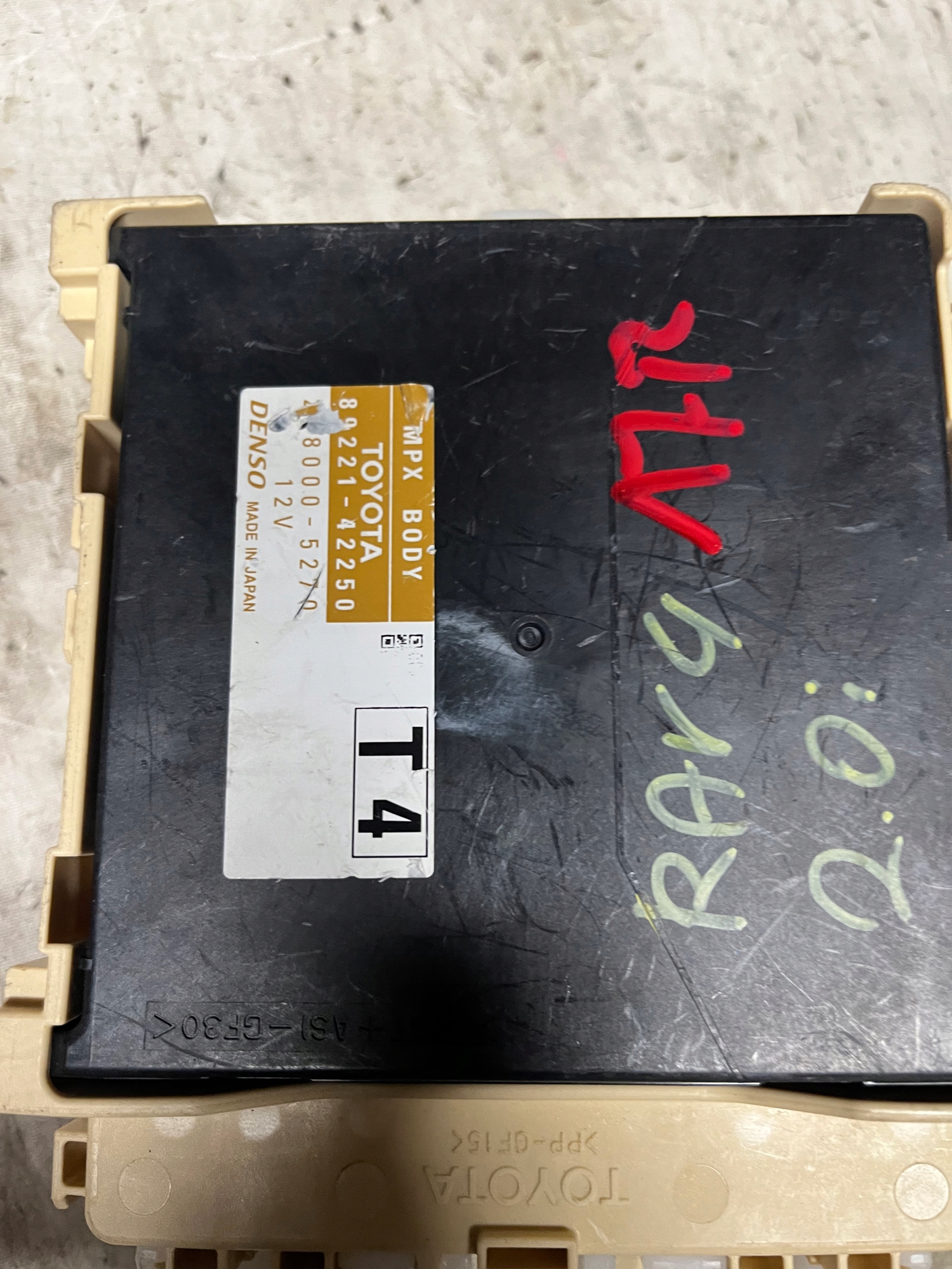 89221-42250 rav4 IV 2.0 i moduł 17 r