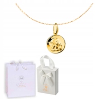 Stříbrný pozlacený medailonek s andělem a řetízkem dárek ke svatému přijímání
