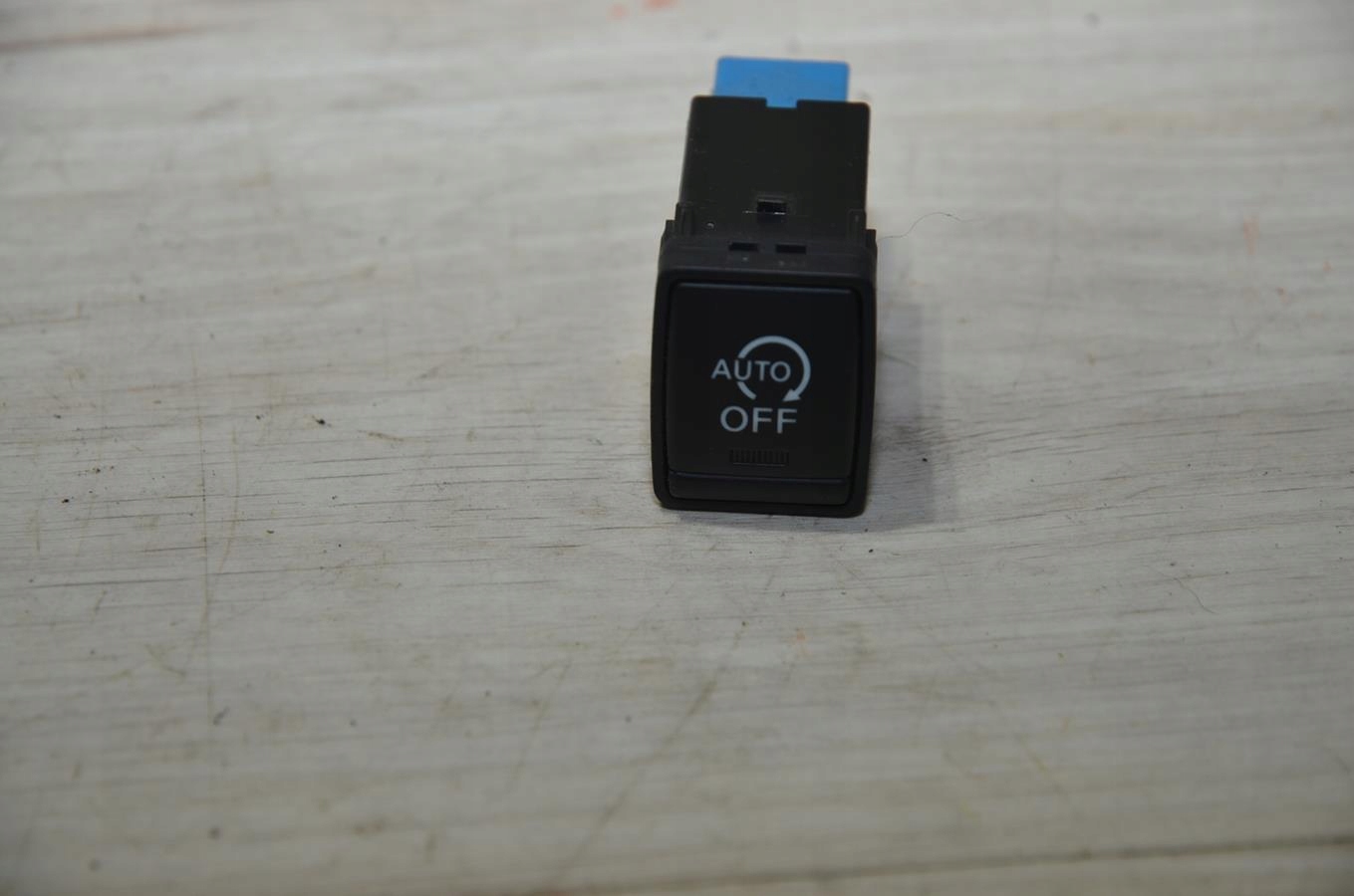 Przycisk AUTO OFF Nissan Note II E12 14r