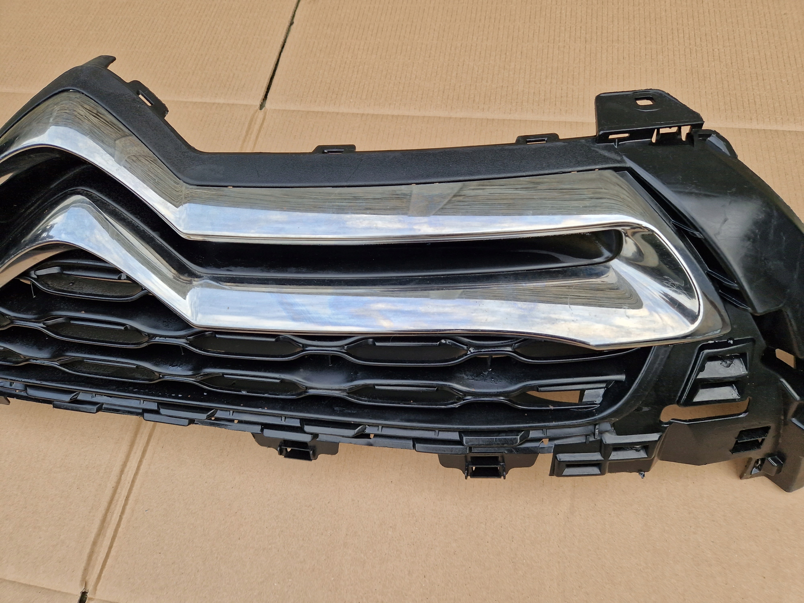 CITROEN Ds4 решетка радиатора