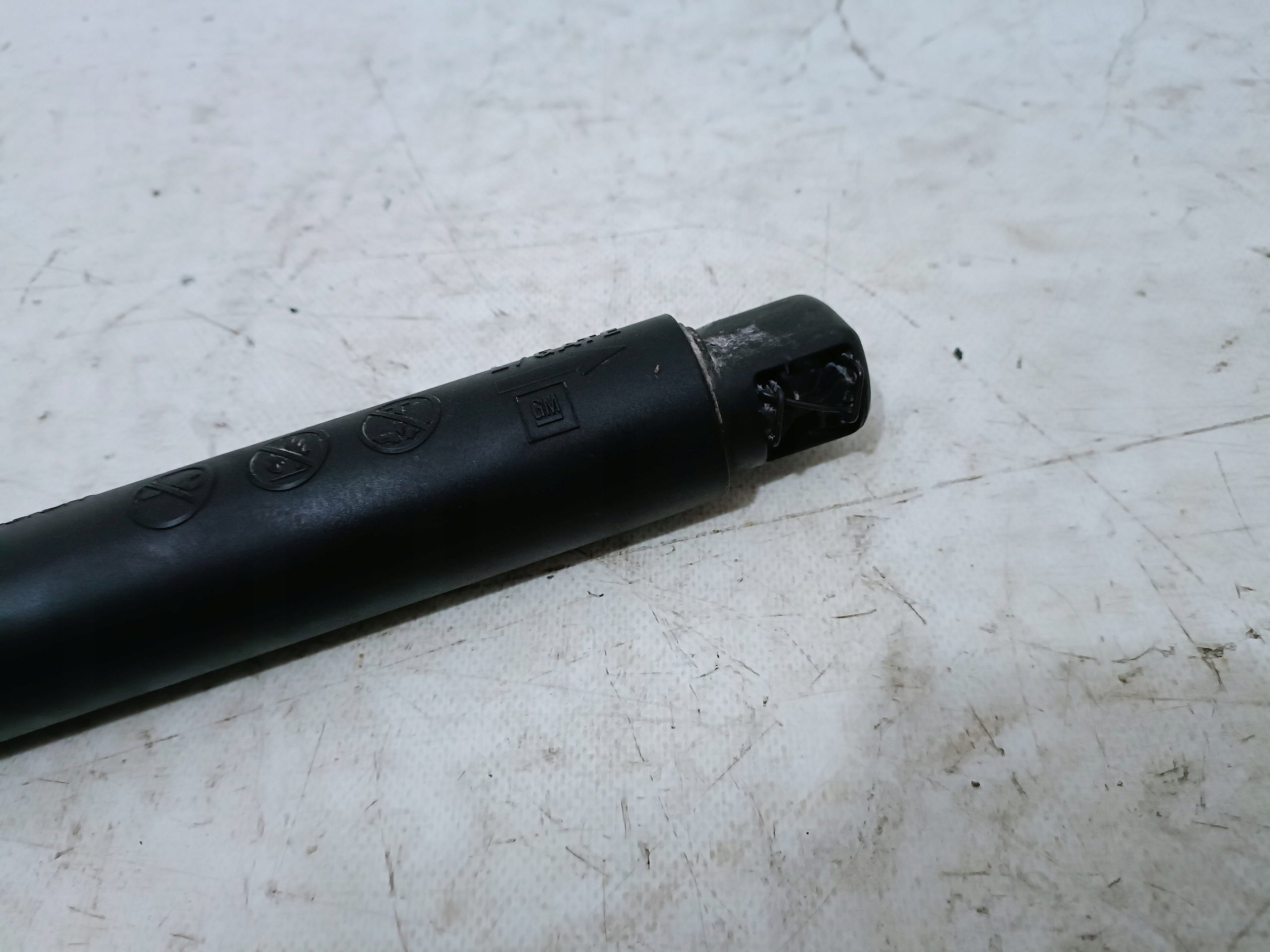 CADILLAC ESCALADE IV 15- right original damper bonnet 23487668