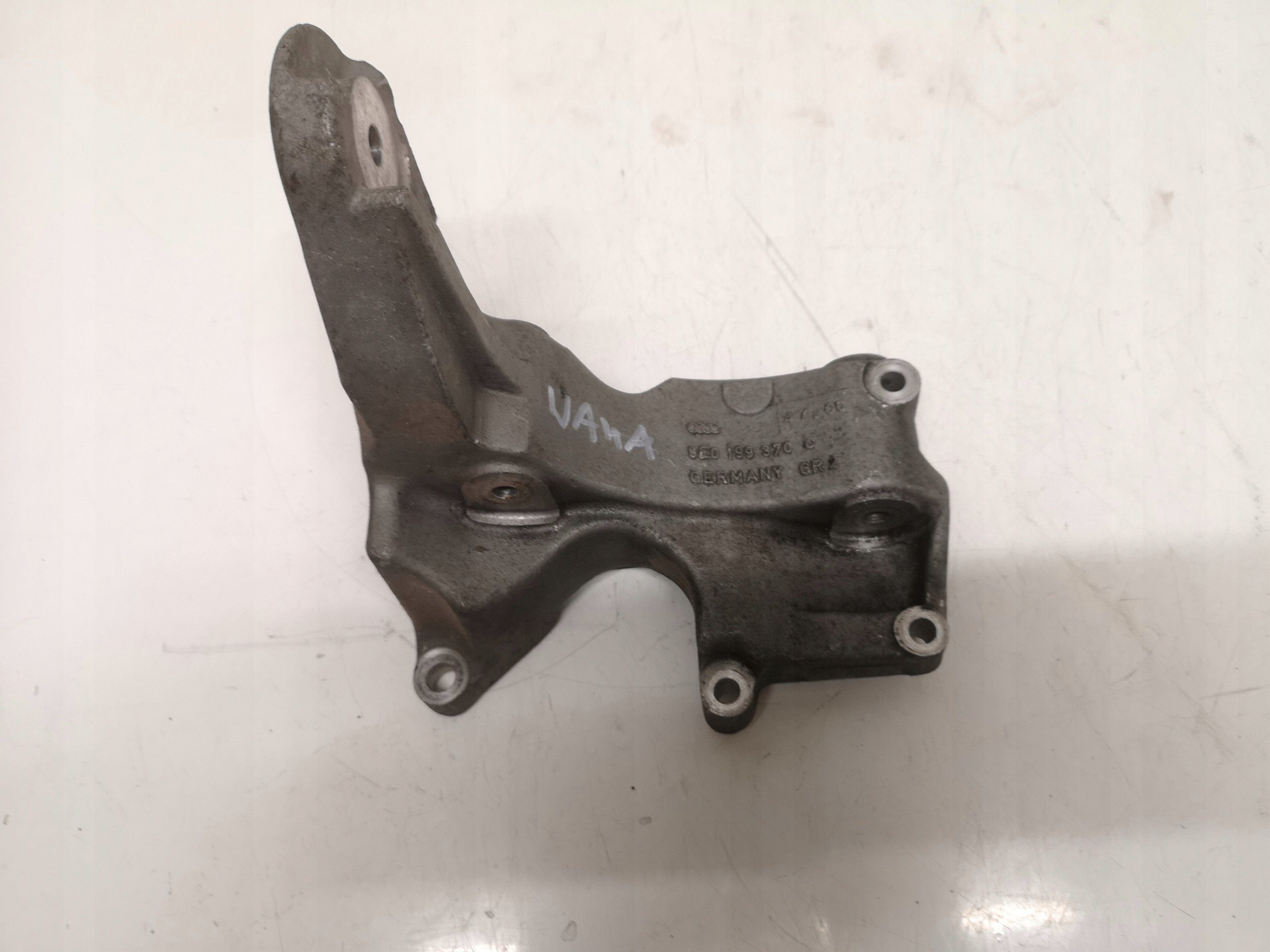 AUDI S4 RS4 B7 4.2 V8 ŁAPA SILNIKA 8E0199370C