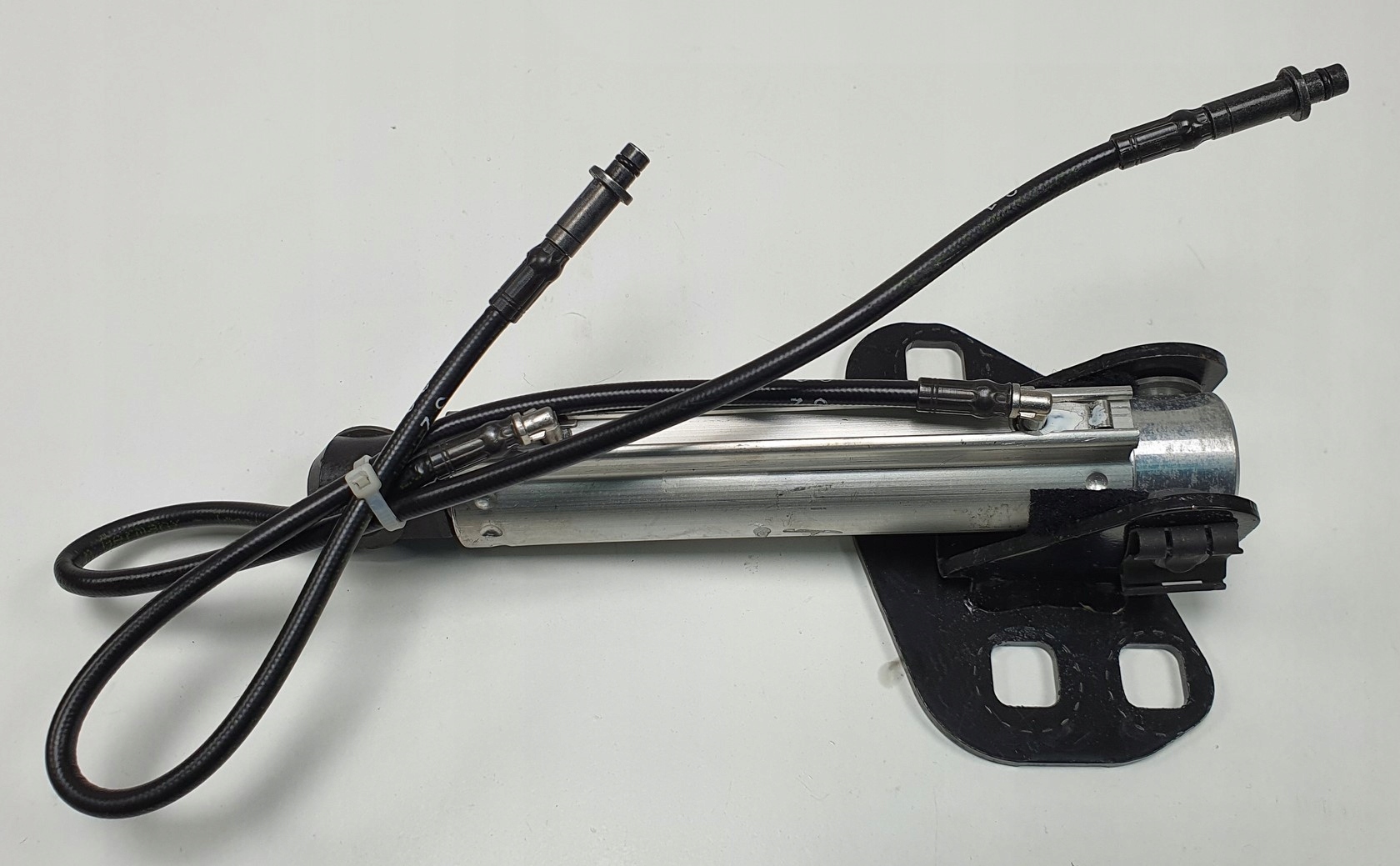 SILOWNIK DACHU LEWY TYL VOLVO C70 II