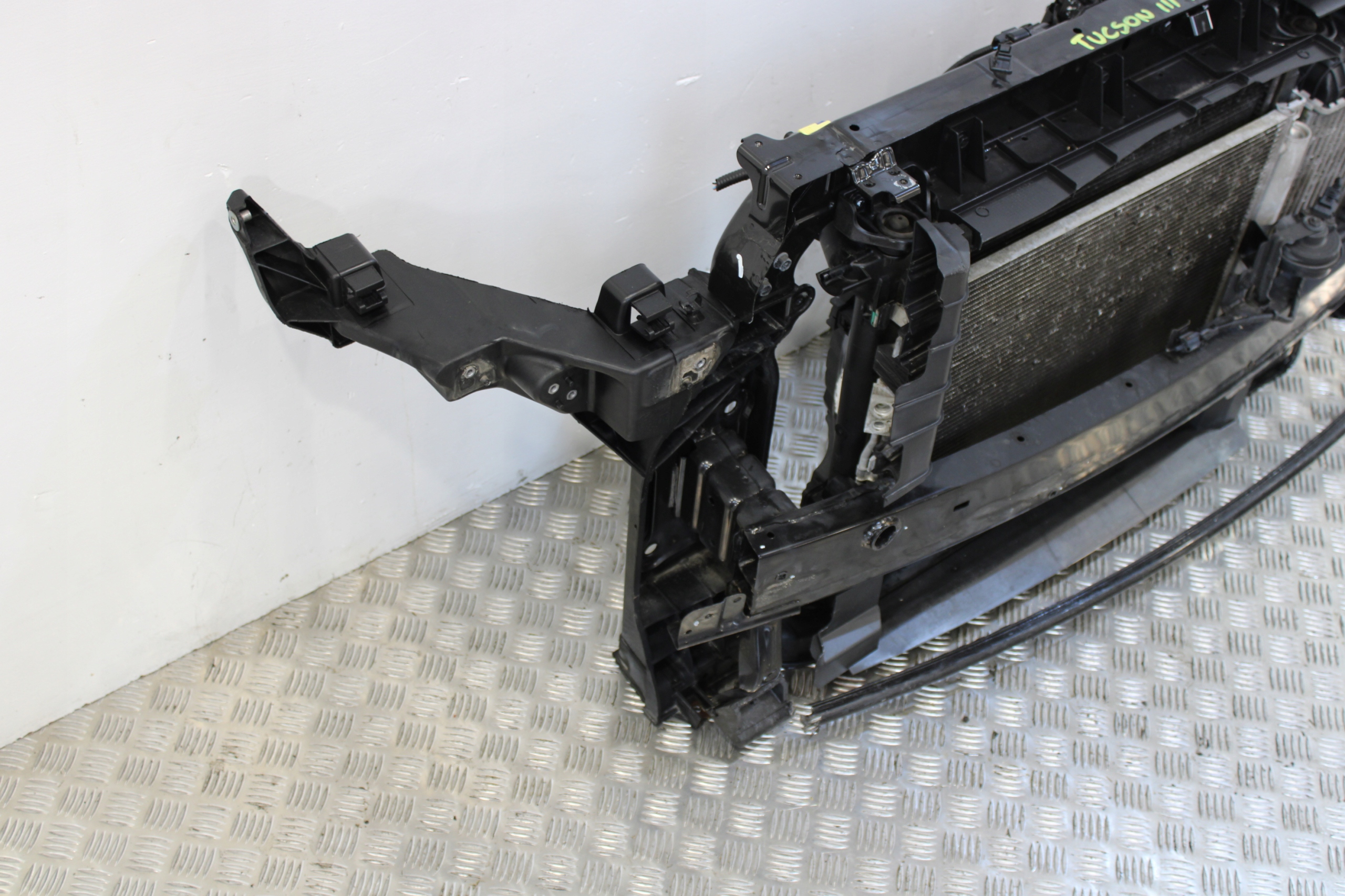 support panel for radiators front pillar radiator HYUNDAI TUCSON III 3 LIFT 1,6 CRDI