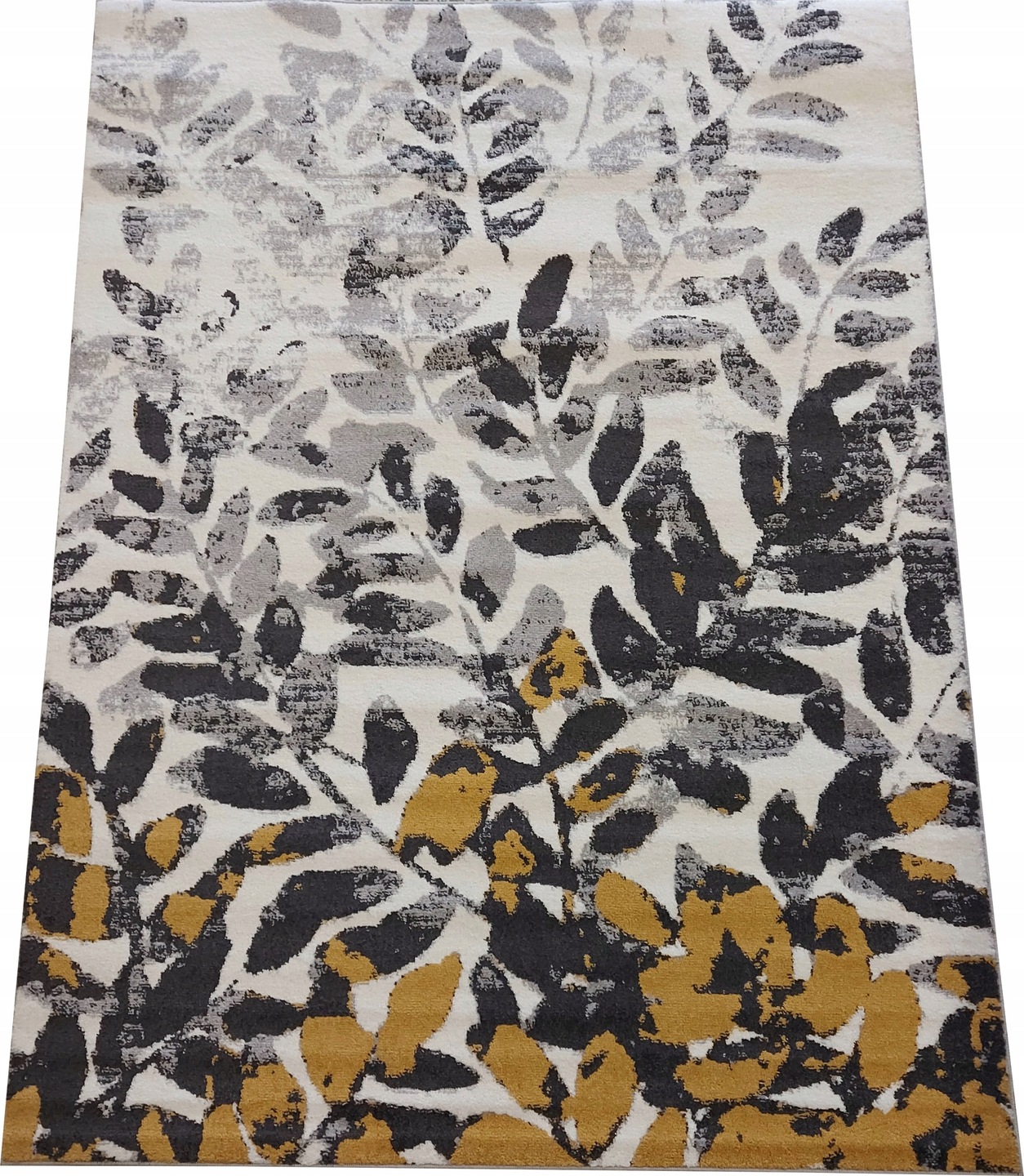 Koberec šedý žltý s listami krátky vlas 160 x 220 cm