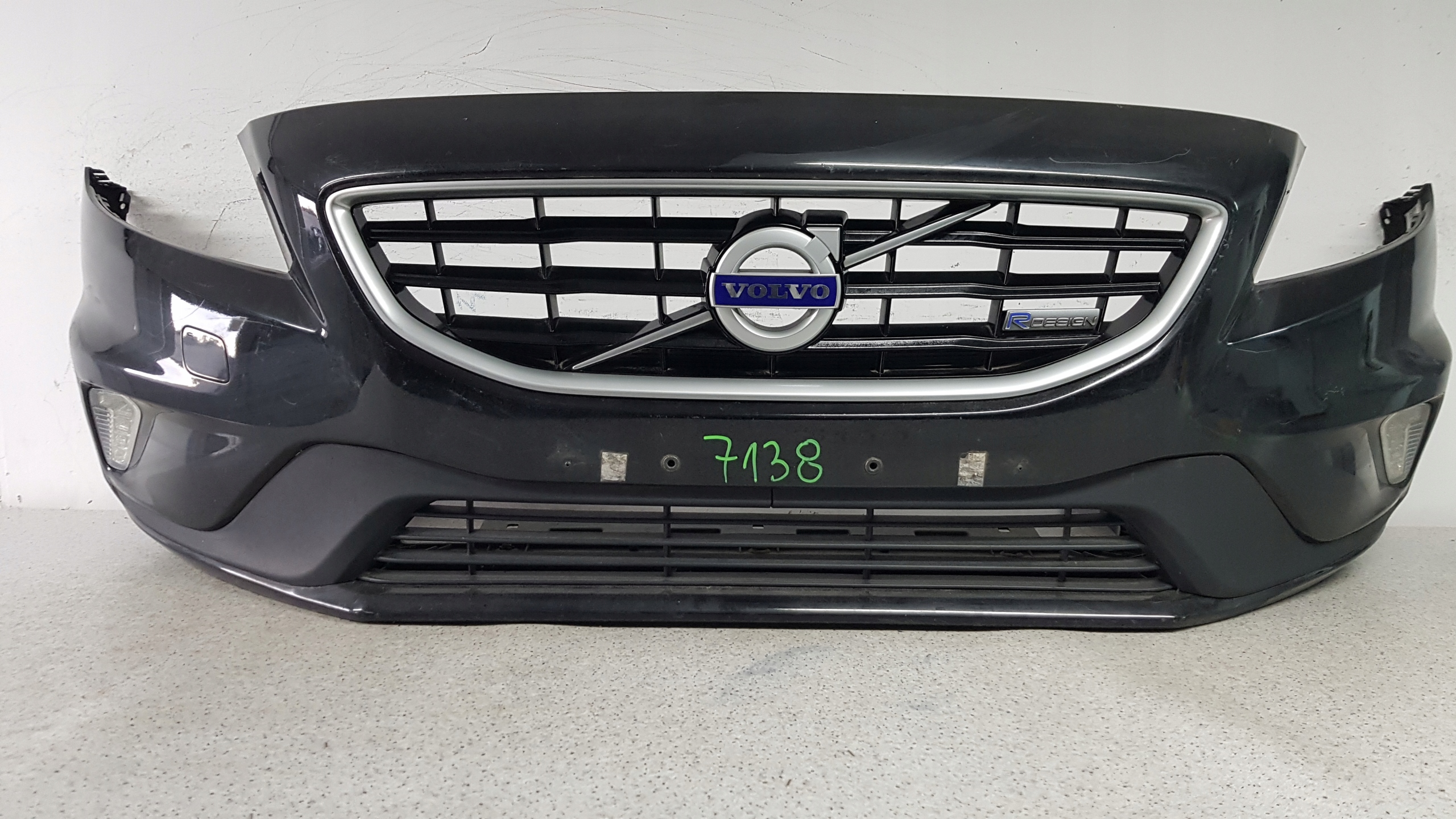 VOLVO V40 R design 2012 - bumper front 7138