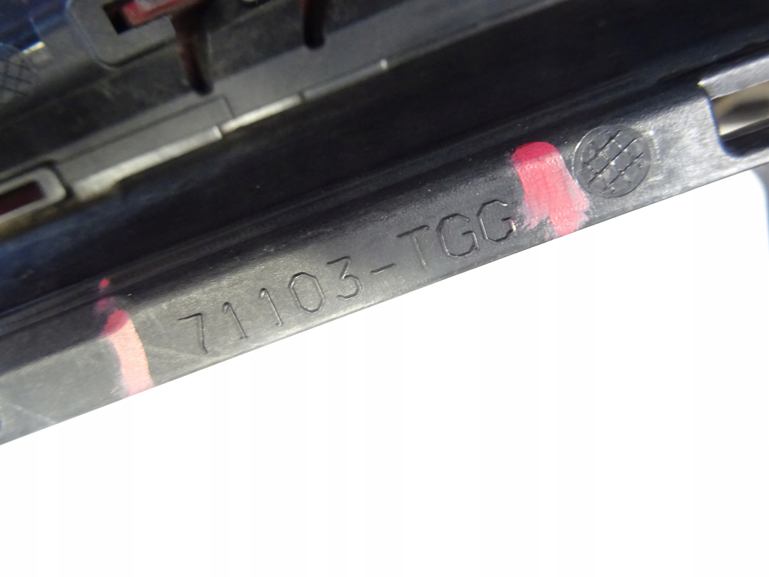 grid of a bumper front front right HONDA CIVIC X 71103-TGG