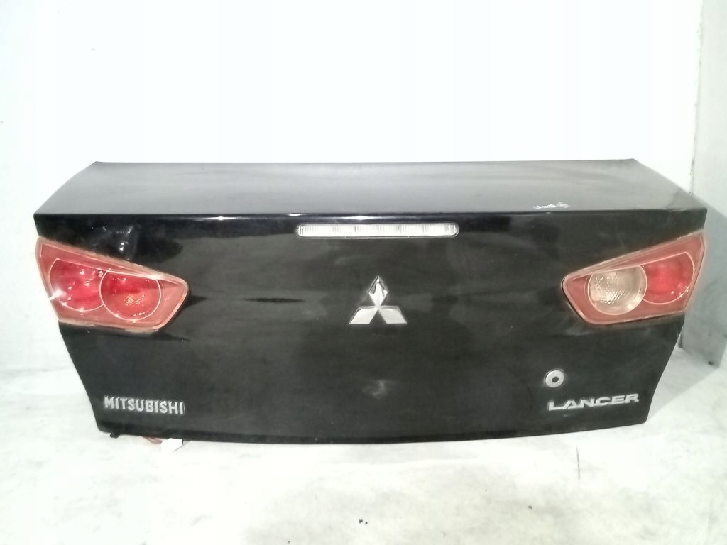 Mitsubishi Lancer VIII 8 sedan boot door rear