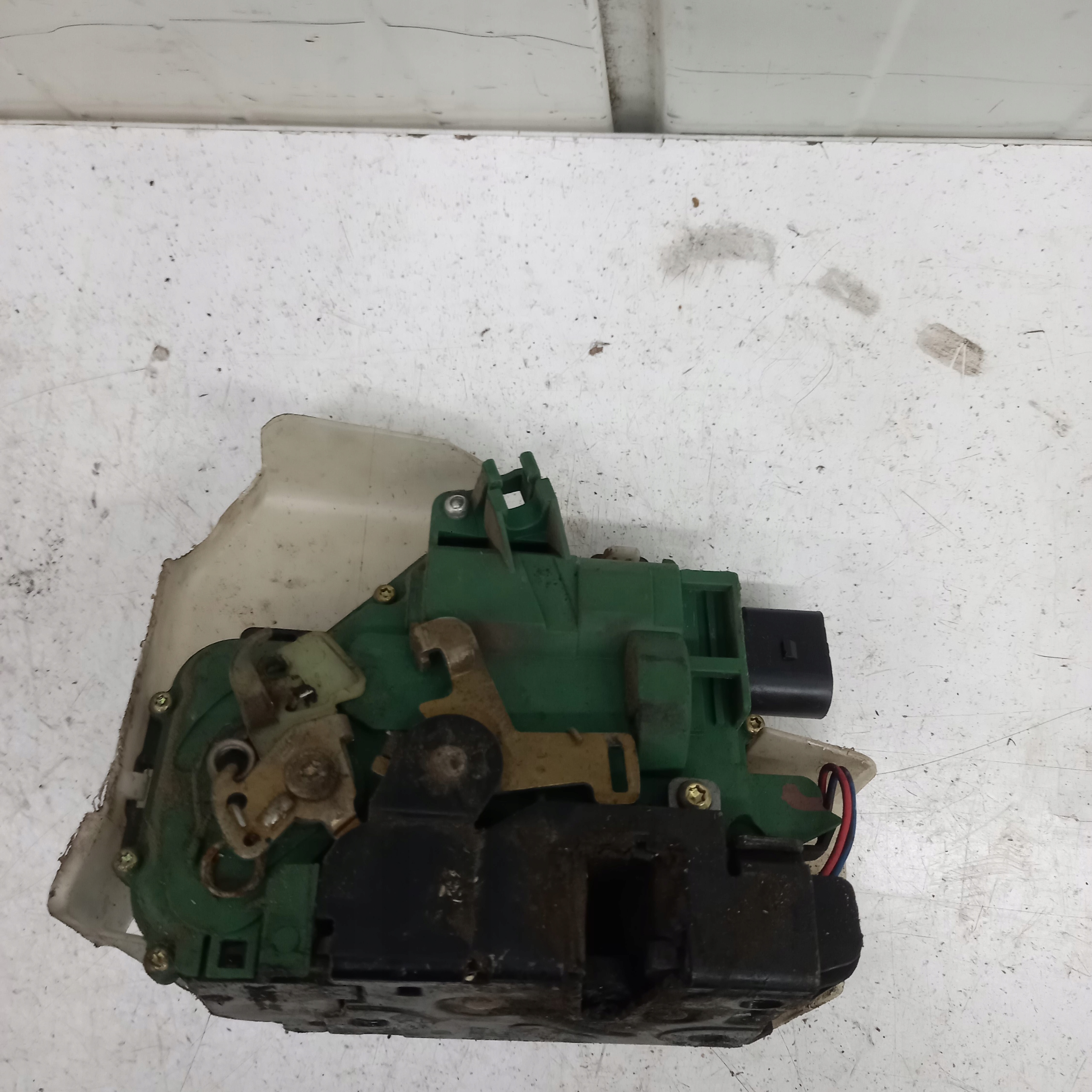 lock door left front SKODA SUPERB