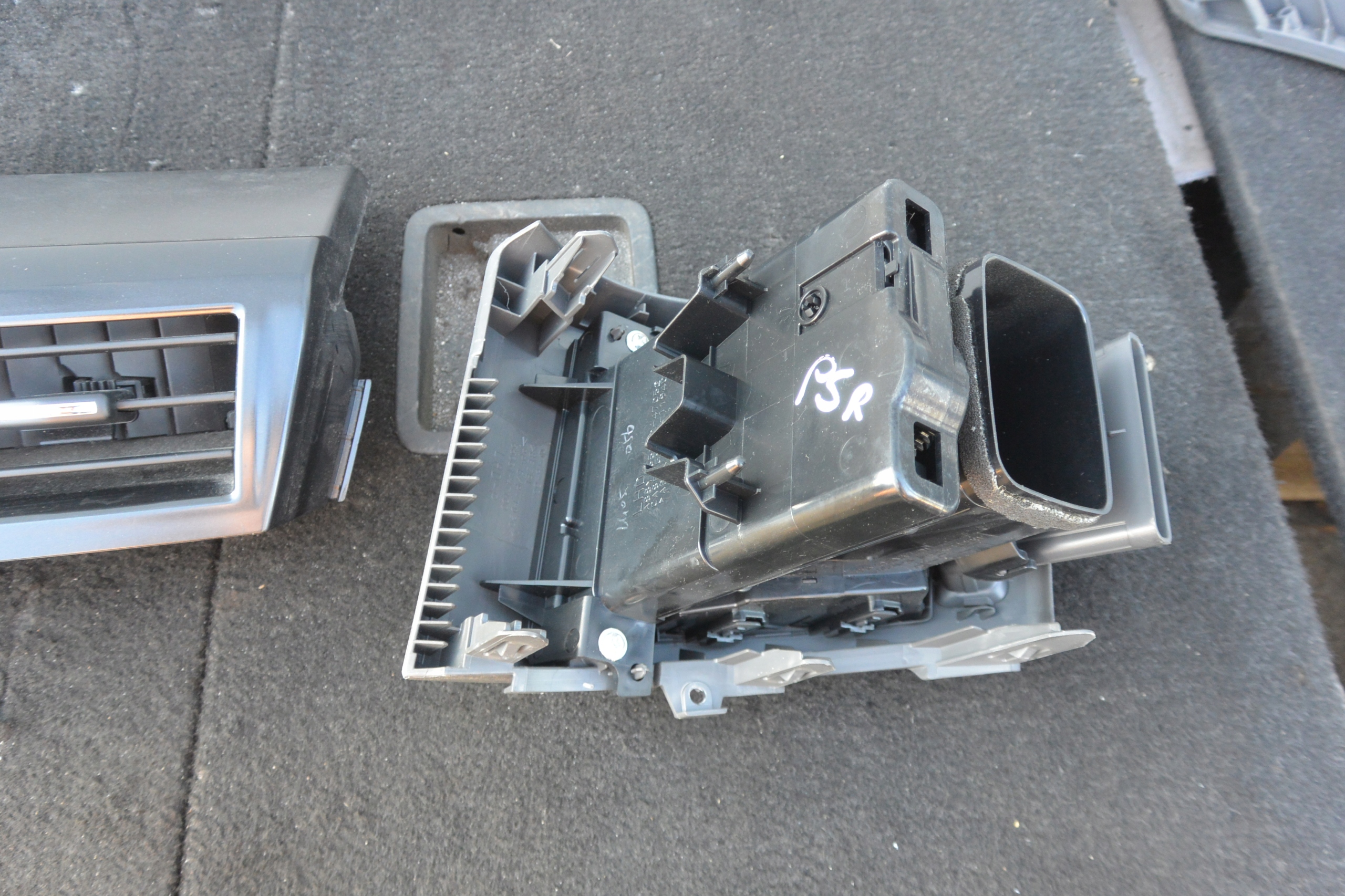 grid air conditioning devices TOYOTA PRIUS plus + KOMPLET