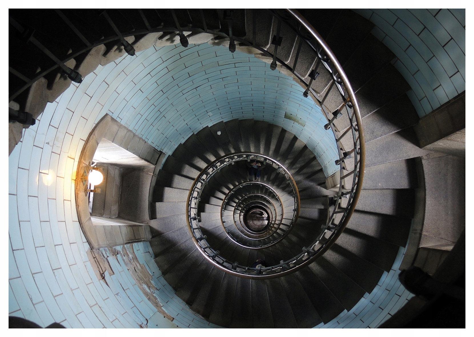 Vliesová fototapeta Spirálové schody v zámku světlo kámen 312x219 lepidlo