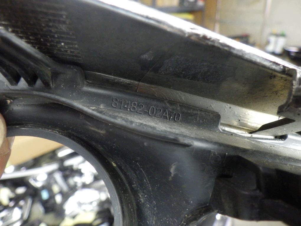 TOYOTA COROLLA E21 Berline 18- Grille Pare choc Gauche