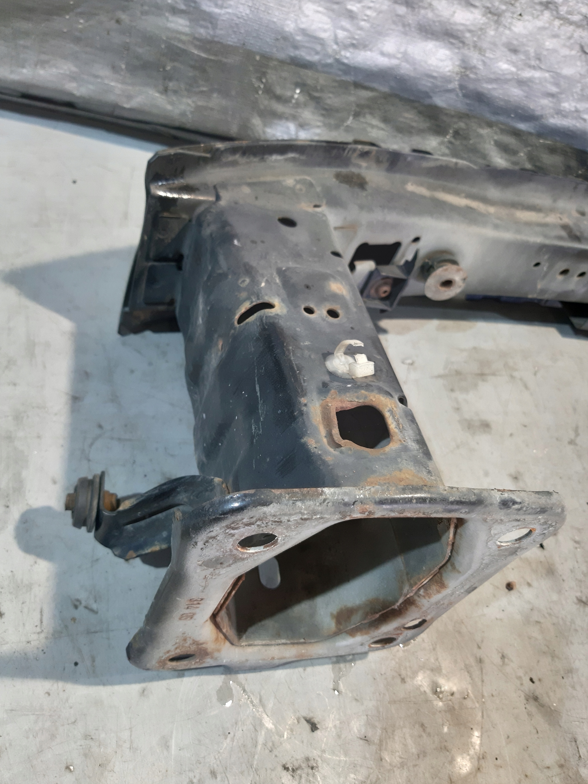 Ford Focus C-max and sider below bumper front