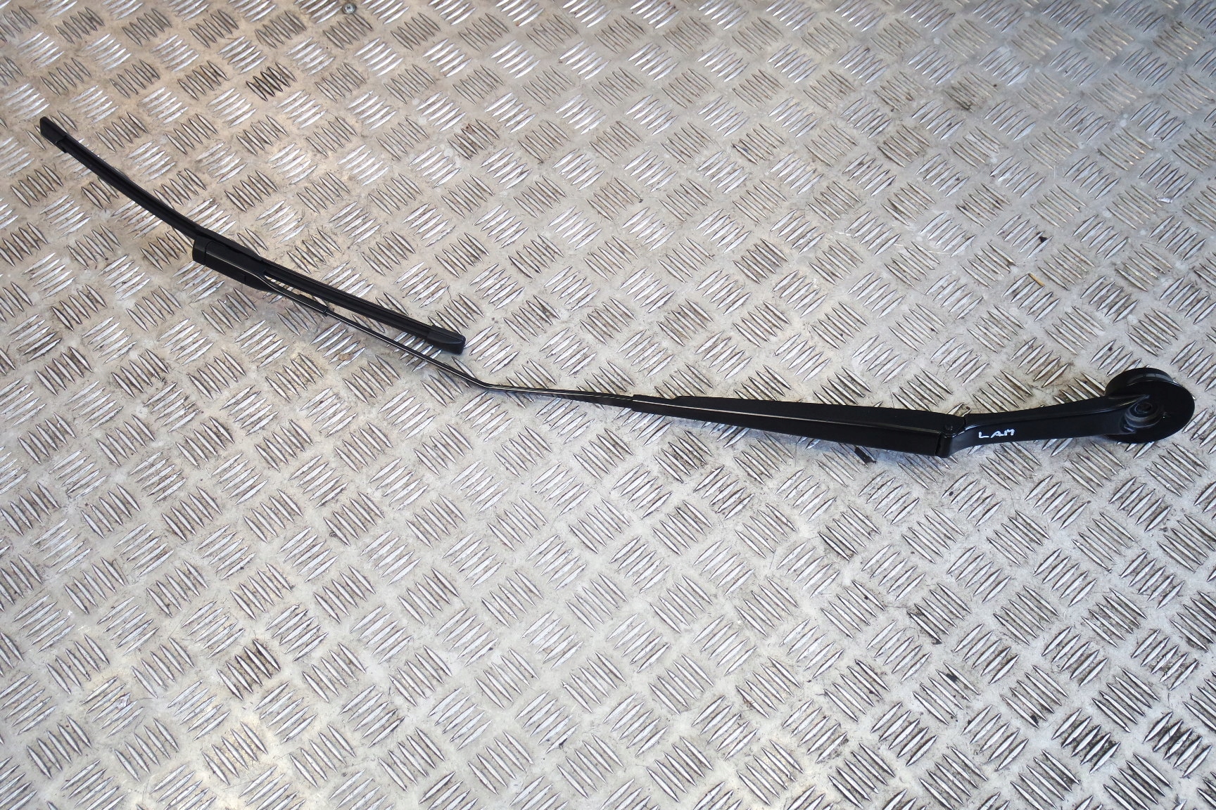 4T1955408A - ЩЕТКА СТЕКЛООЧИСТИТЕЛЯ LAMBORGHINI HURACAN URUS