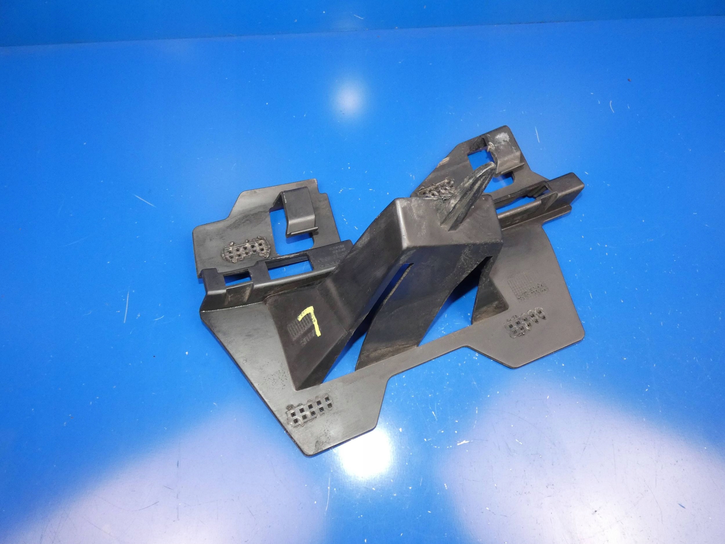 VOLVO XC60 e Supporto staffa Paraurti sinistra Anteriore