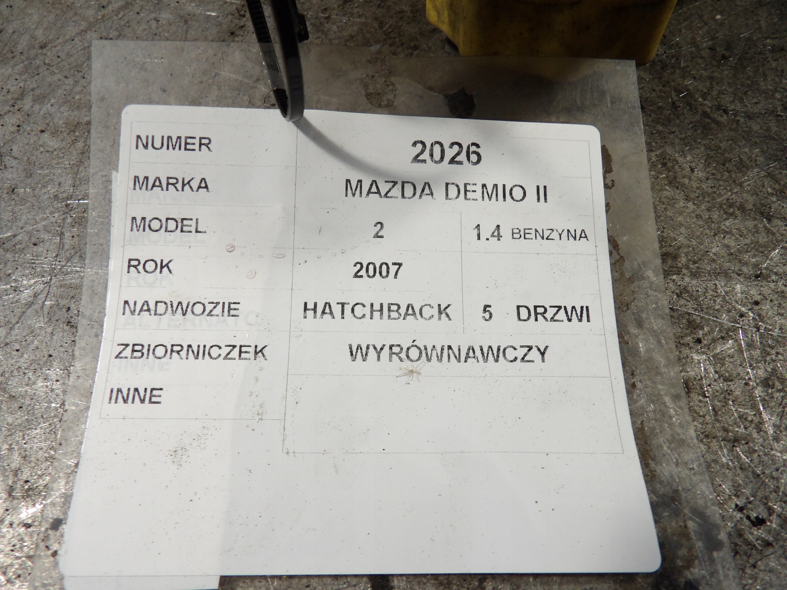 Mazda Demio II scheibenwaschbehälter 2S6H-8K218-AF D2L4A