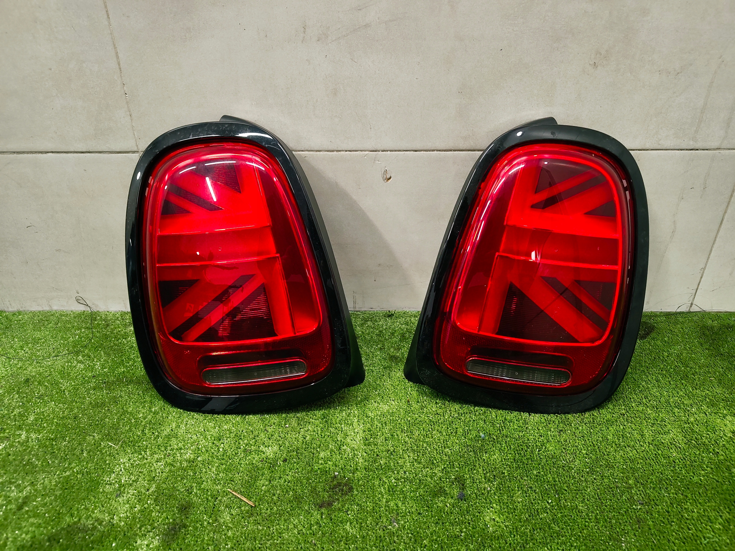 MINI F56 LCI light rear part EU left 7435133 UNION JACK
