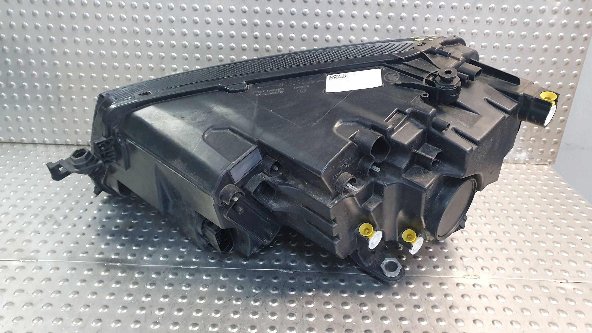 light front right SKODA KAROQ 57B941016F 17