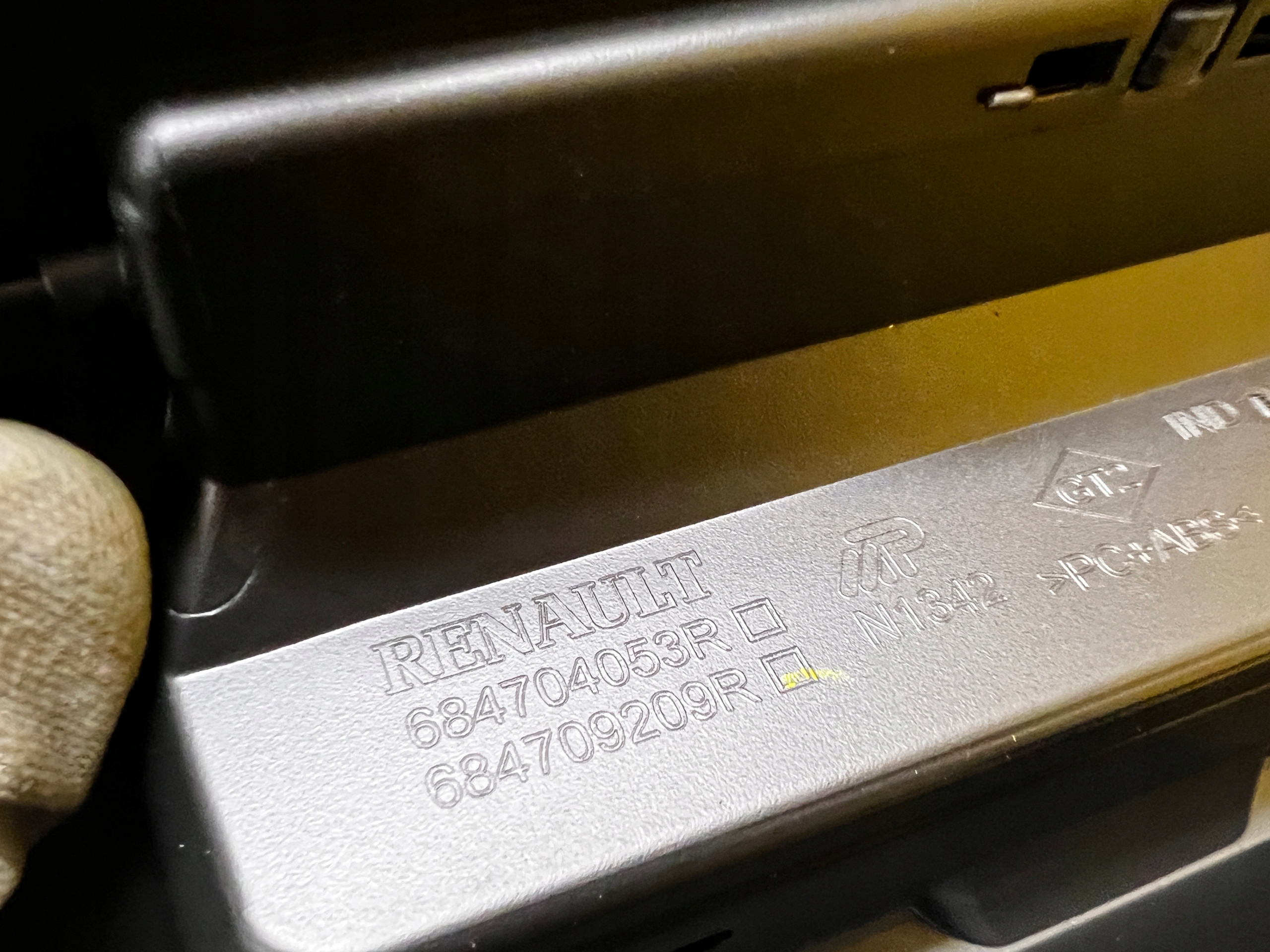 бардачок полка Dacia SANDERO III 2023R