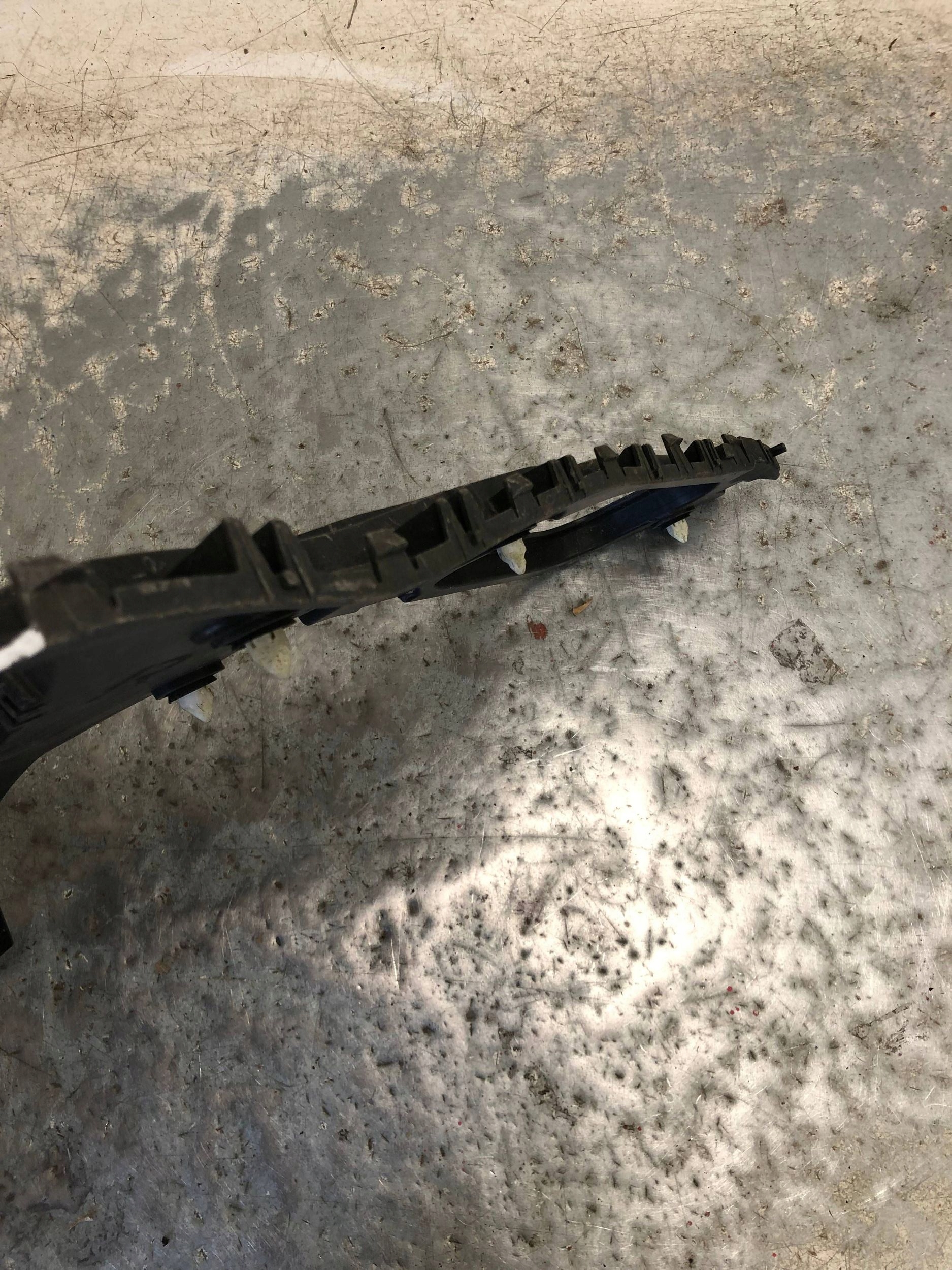 bumper bracket right rear part AUDI Q7 4L 4L0807454A
