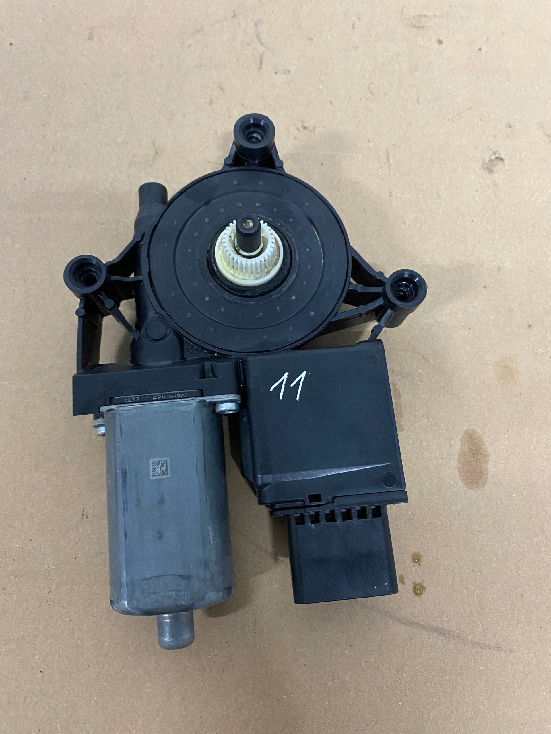 Citroen C3 aircross мотор ветрового стекла 1137329068