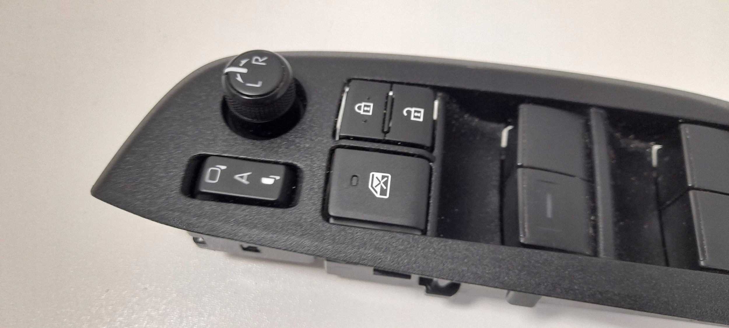 Toyota Yaris IV XP21 window control switch 840400D020 (PS323)